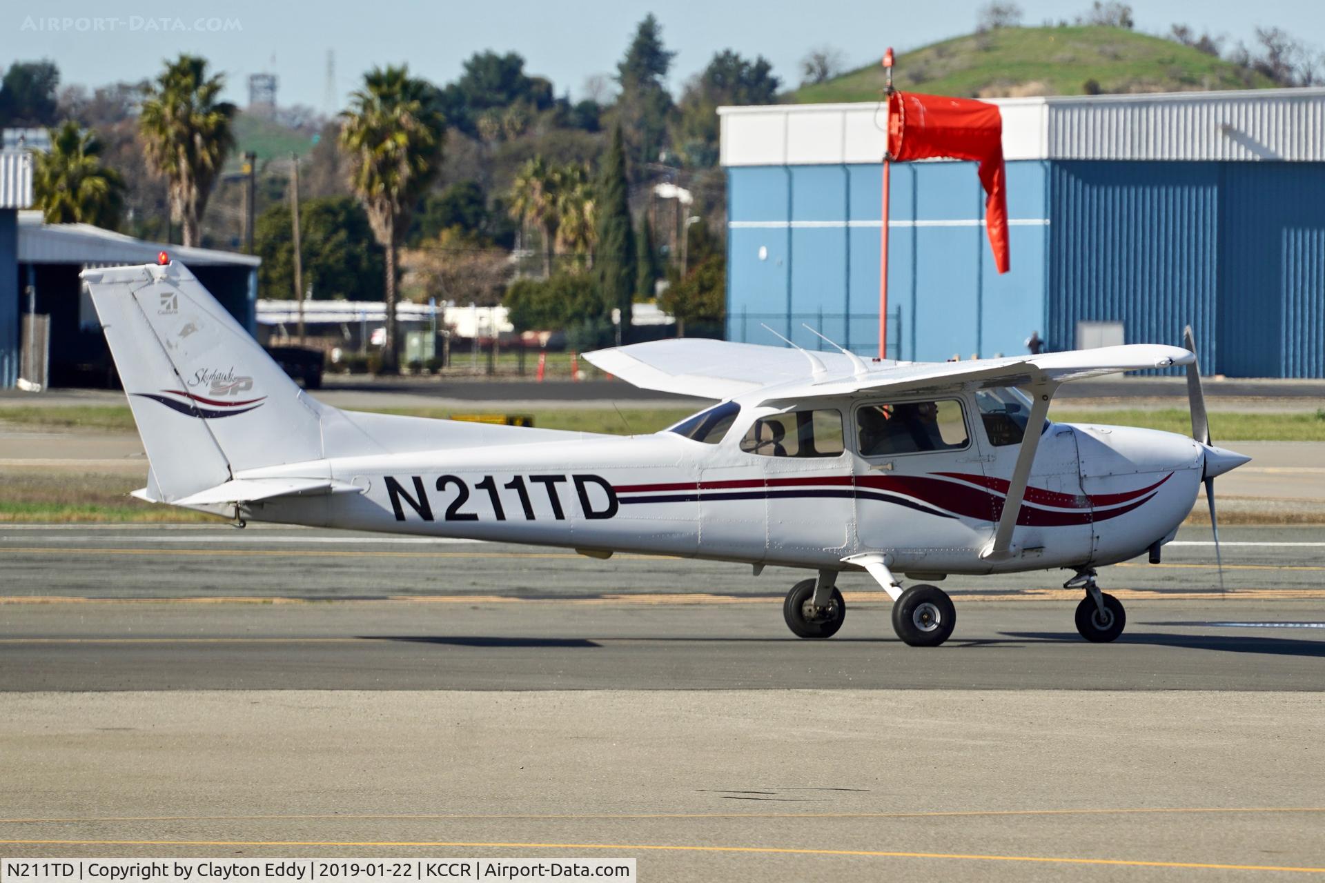 N211TD, 2000 Cessna 172S C/N 172S8524, Buchanan Field Concord California 2019.