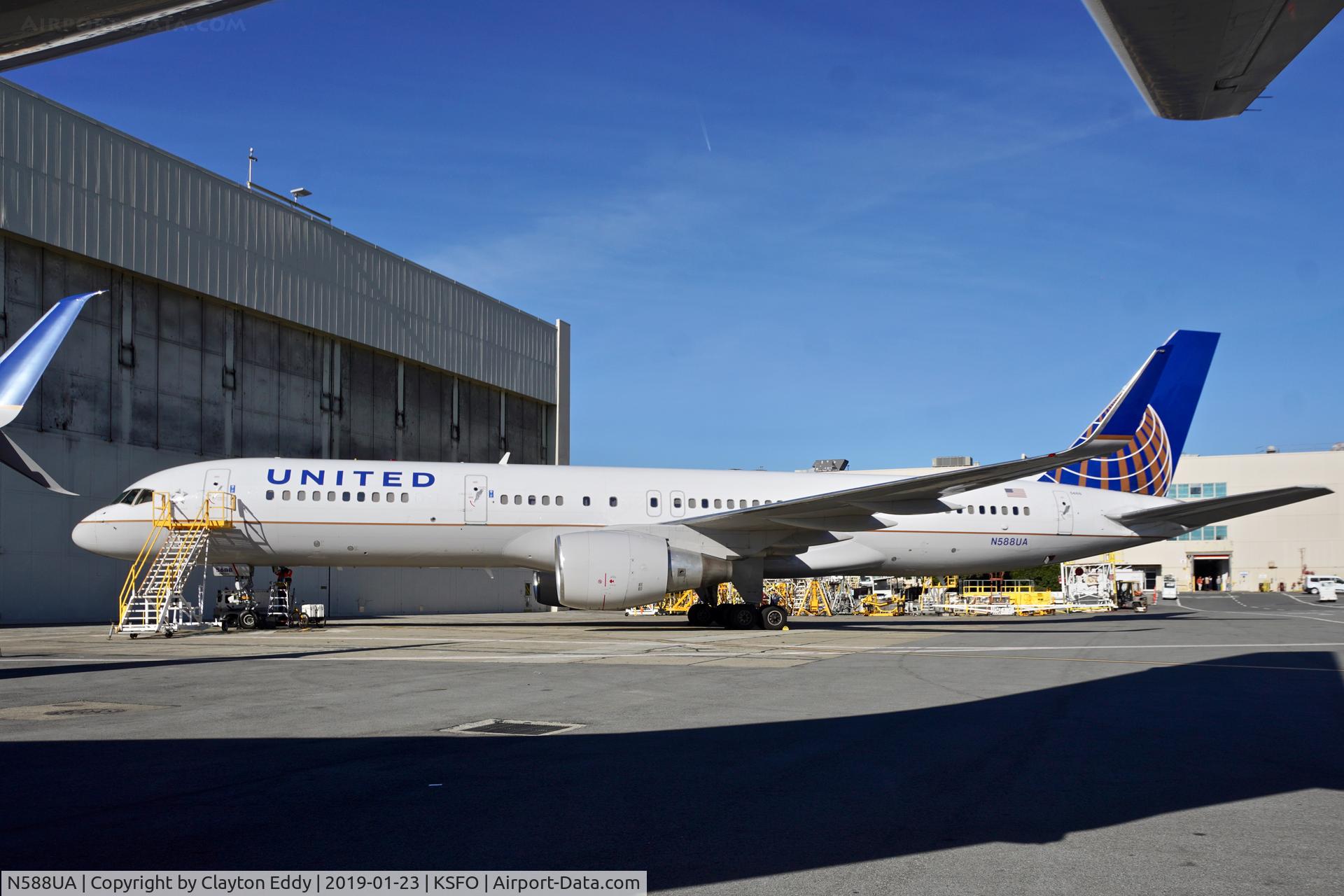 N588UA, 1993 Boeing 757-222 C/N 26717, SFO 2019.