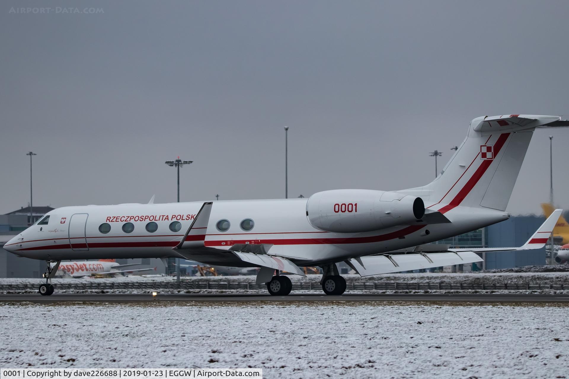 0001, 2016 Gulfstream Aerospace GV-SP (G550) C/N 5547, Landing at a snowy London Luton..Polish Air Force G550 coming to a halt on 26
