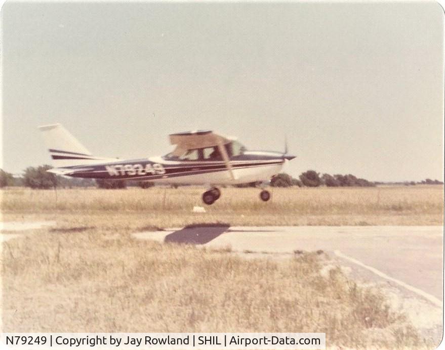 N79249, 1969 Cessna 172K Skyhawk C/N 17257997, Landing at Shiloh airport, Richardson Texas in 1975