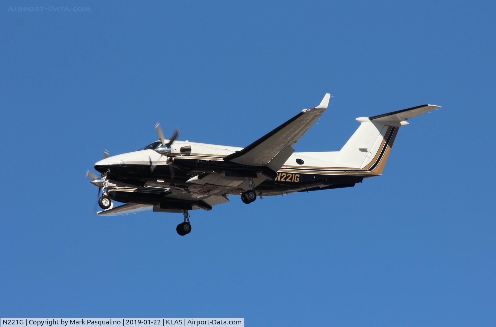N221G, 1998 Raytheon 350 Super King Air (B300) C/N FL-198, Raytheon B300