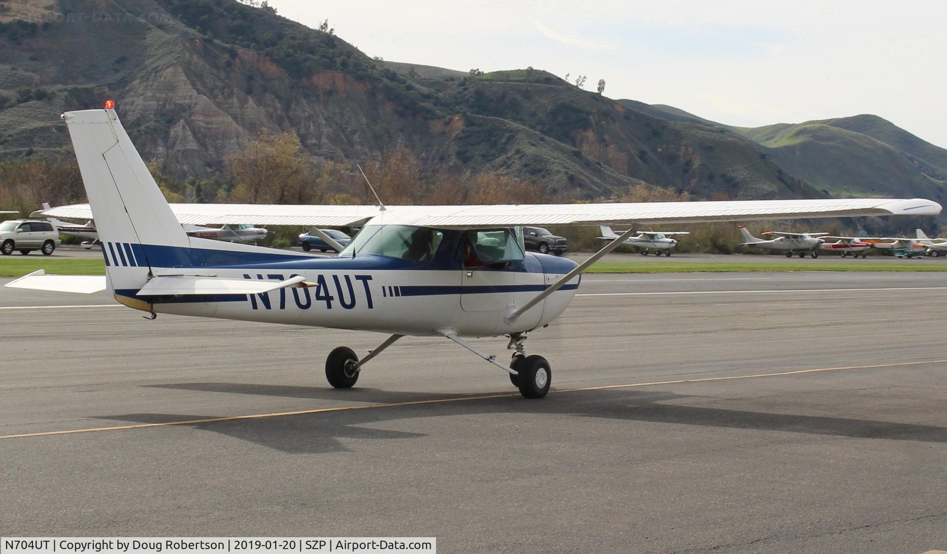 N704UT, 1976 Cessna 150M C/N 15078891, 1976 Cessna 150M, Continental O-200 100 Hp, taxi to Rwy 04