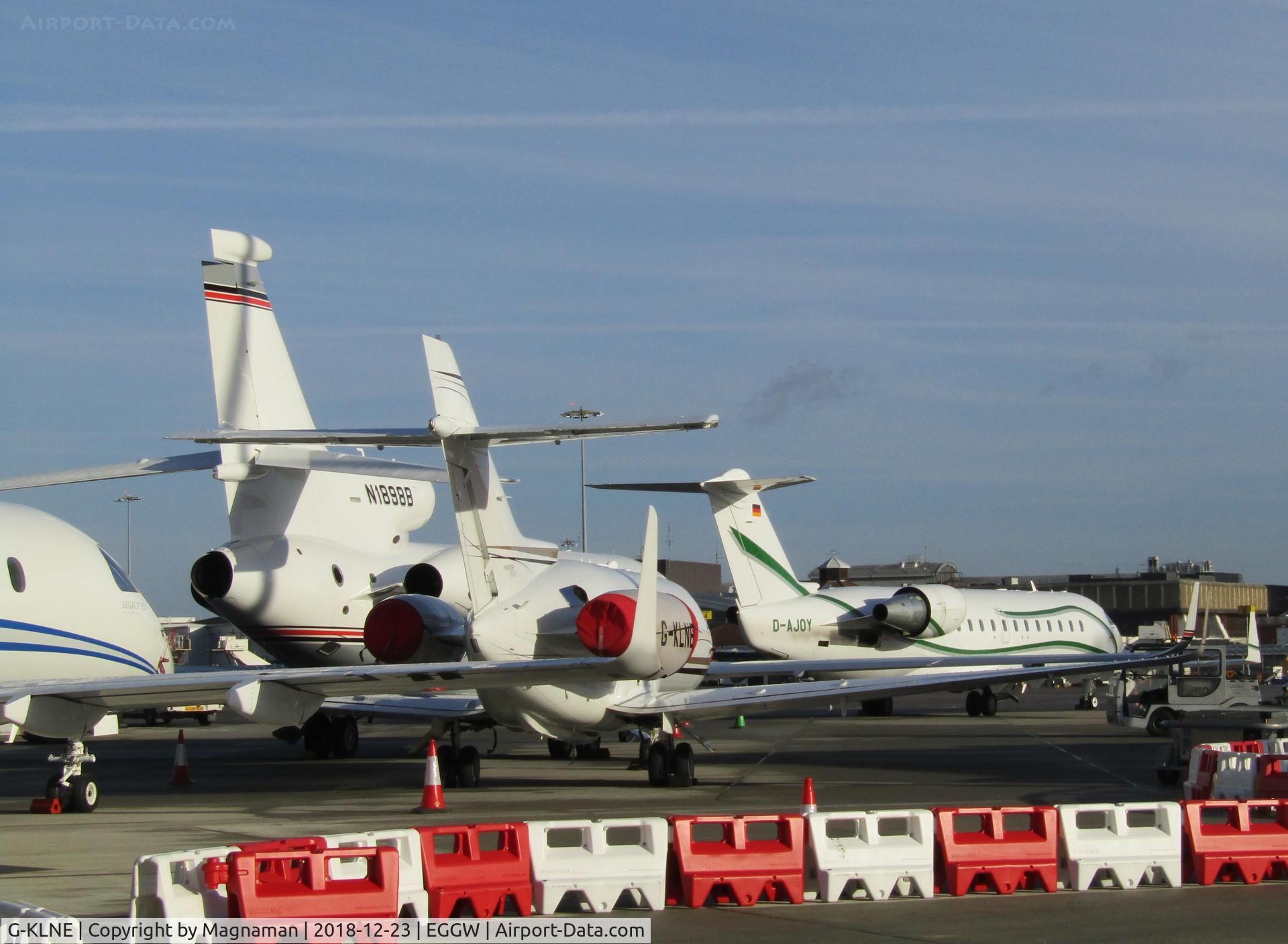 G-KLNE, 2011 Hawker Beechcraft 900XP C/N HA-0186, Among the crowds at LTN