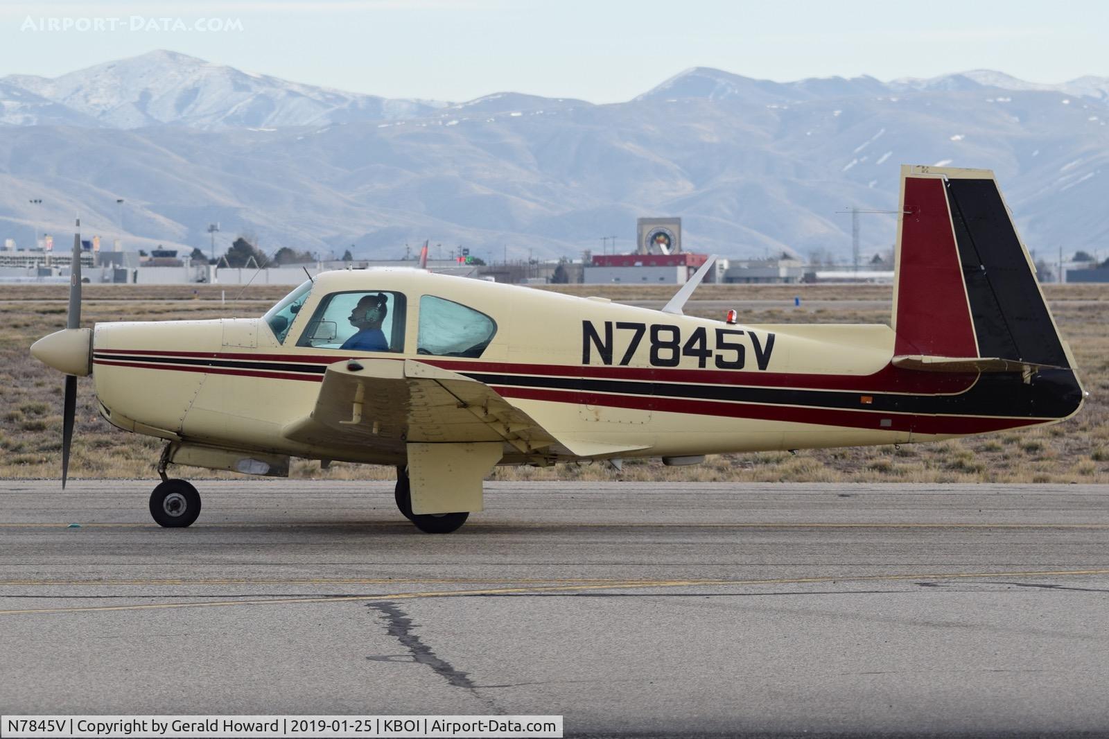 N7845V, 1964 Mooney M20E C/N 466, Taxiing to RWY 10R.