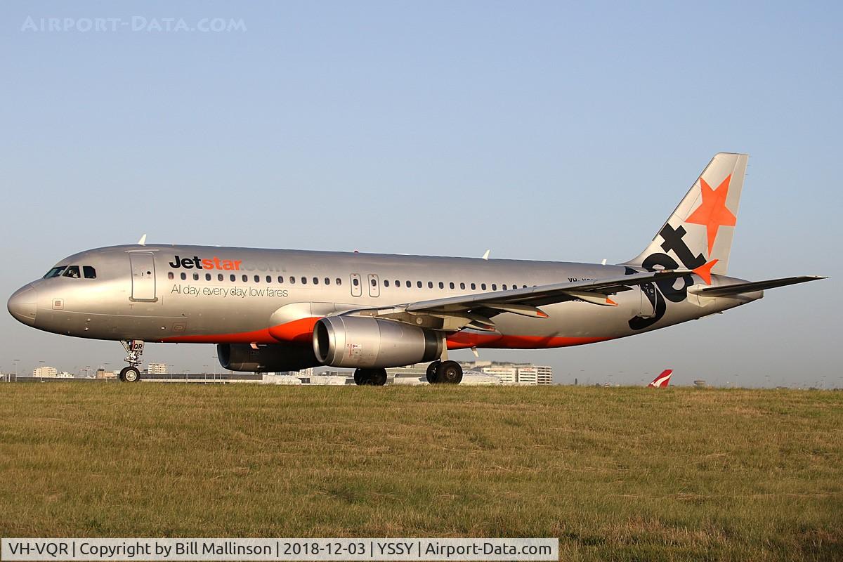 VH-VQR, 2005 Airbus A320-232 C/N 2526, TAXIING