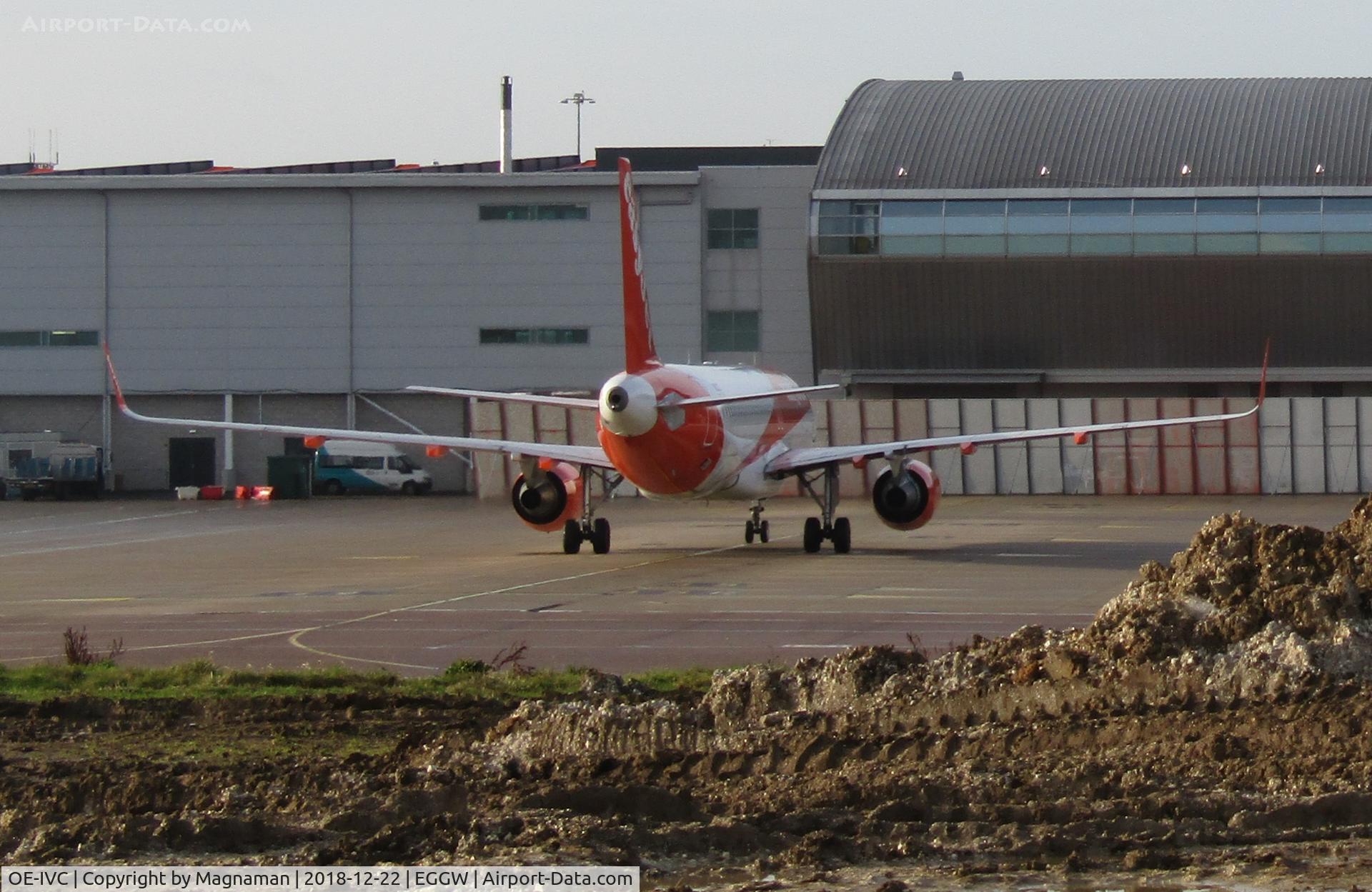 OE-IVC, 2016 Airbus A320-214 C/N 7372, turning onto stand