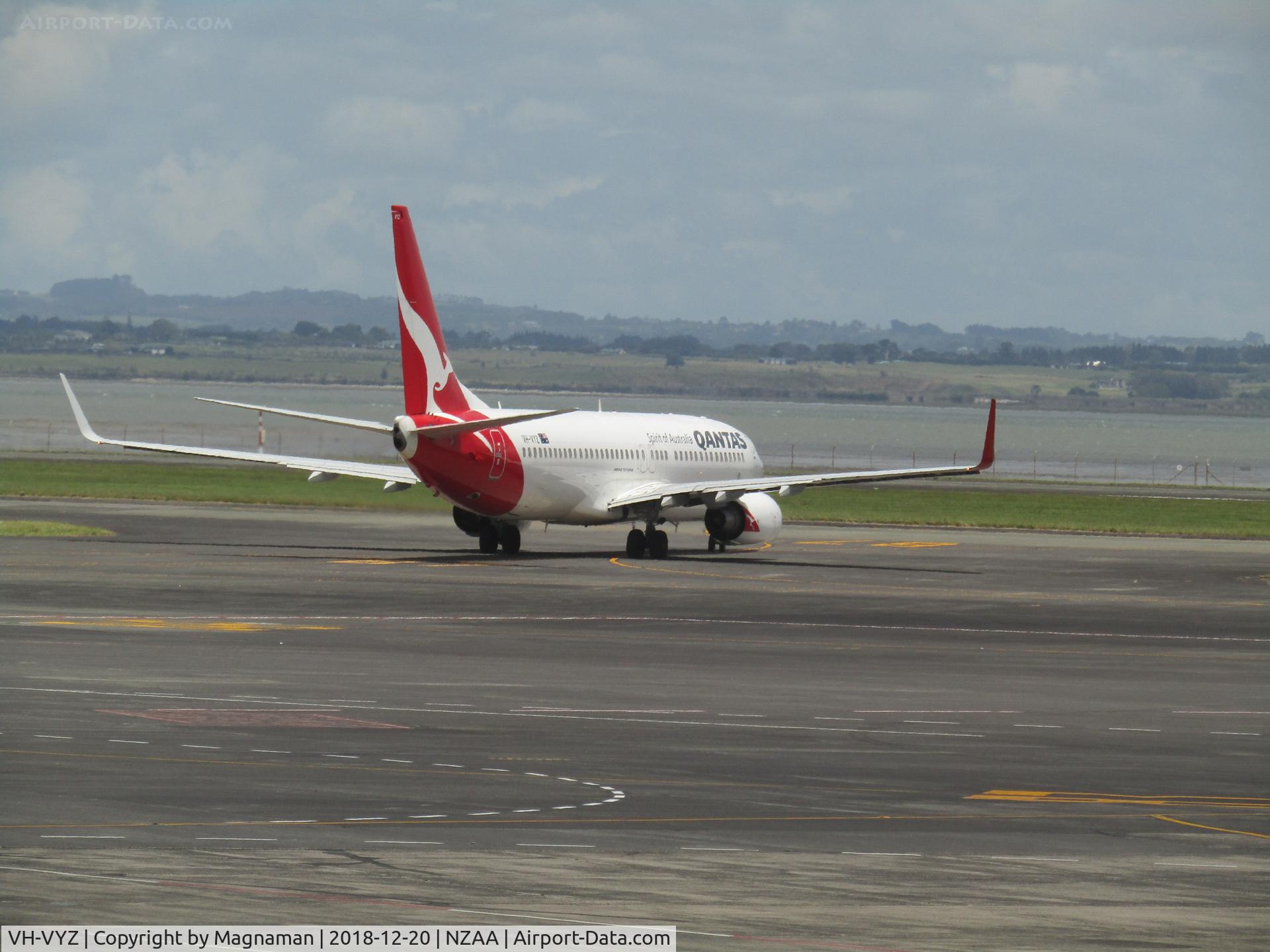 VH-VYZ, 2011 Boeing 737-838 C/N 34190, leaving AKL ahead of me on B-KQF