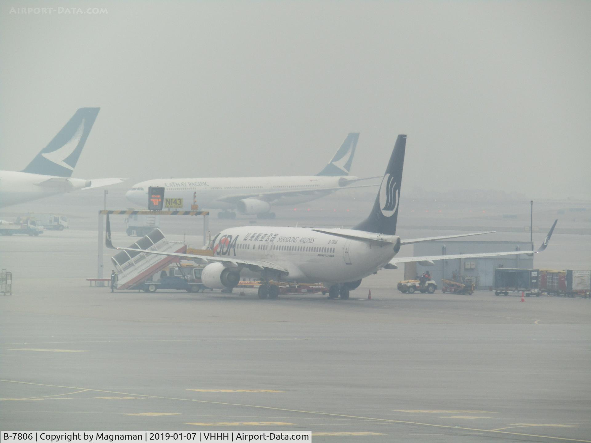 B-7806, 2017 Boeing 737-800 C/N 60161, at misty hong kong