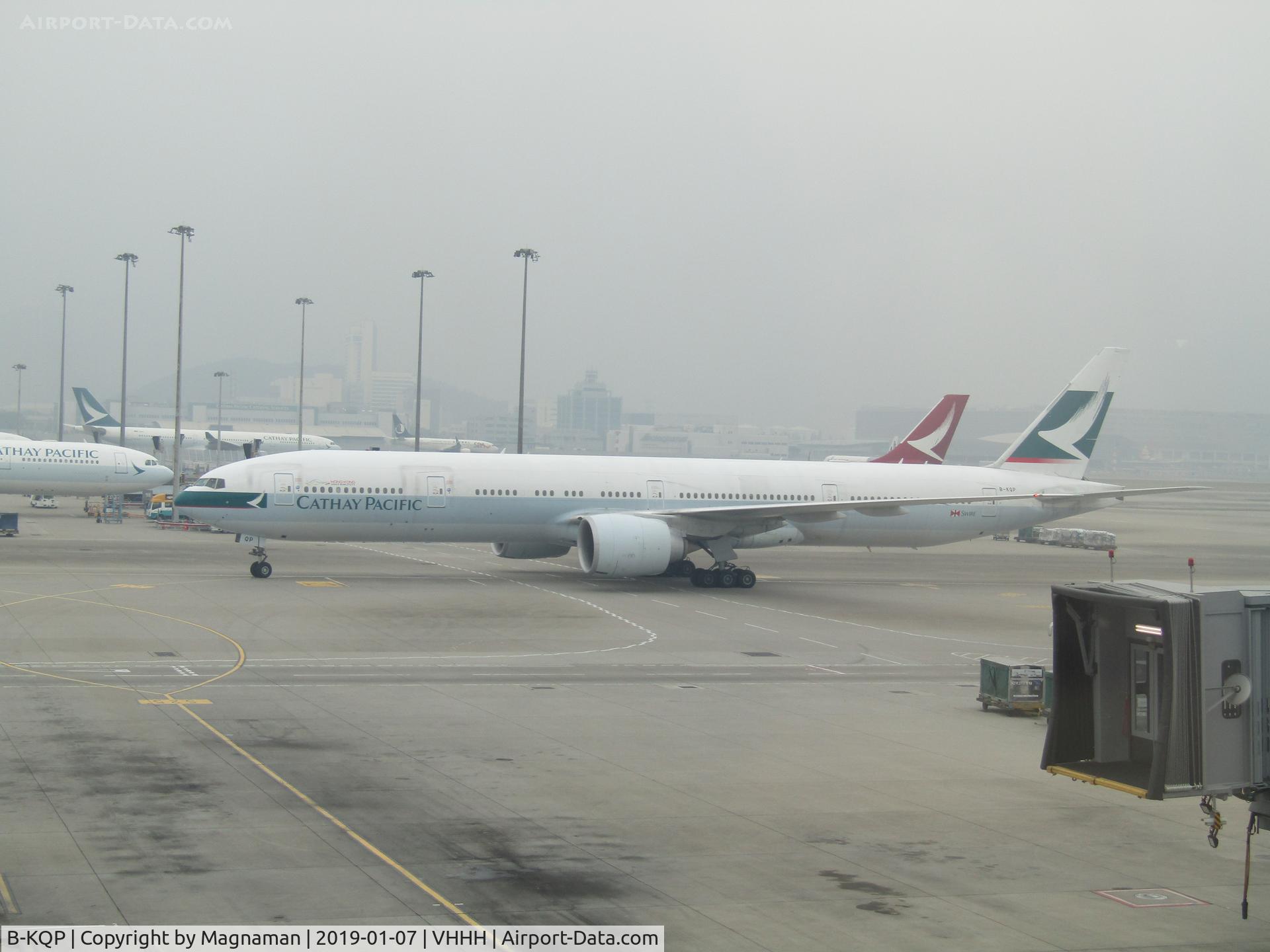B-KQP, 2014 Boeing 777-367/ER C/N 41758, taxying in to park