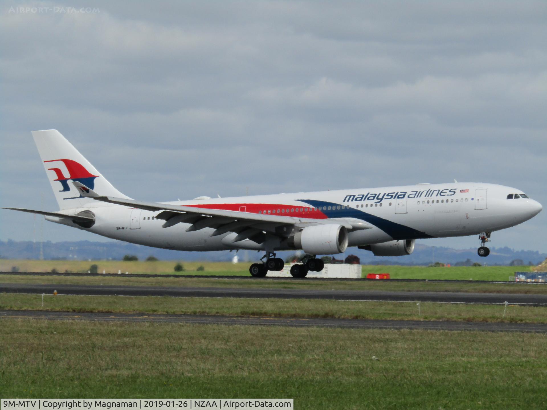 9M-MTV, 2007 Airbus A330-223 C/N 822, touchdown at AKL