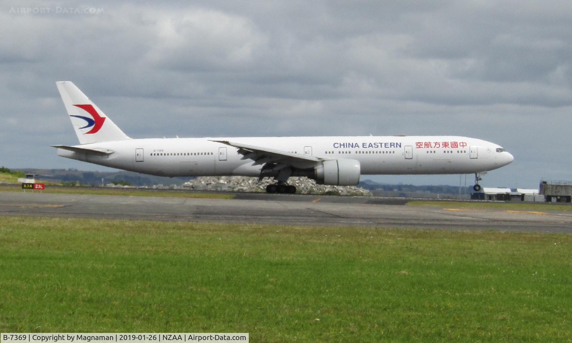 B-7369, 2016 Boeing 777-39P/ER C/N 43286, landed