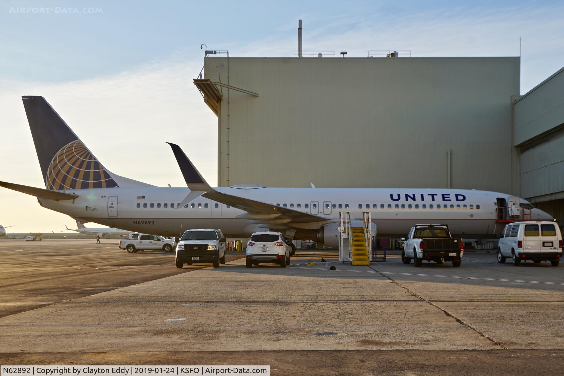 N62892, 2015 Boeing 737-924/ER C/N 42195, SFO 2019.