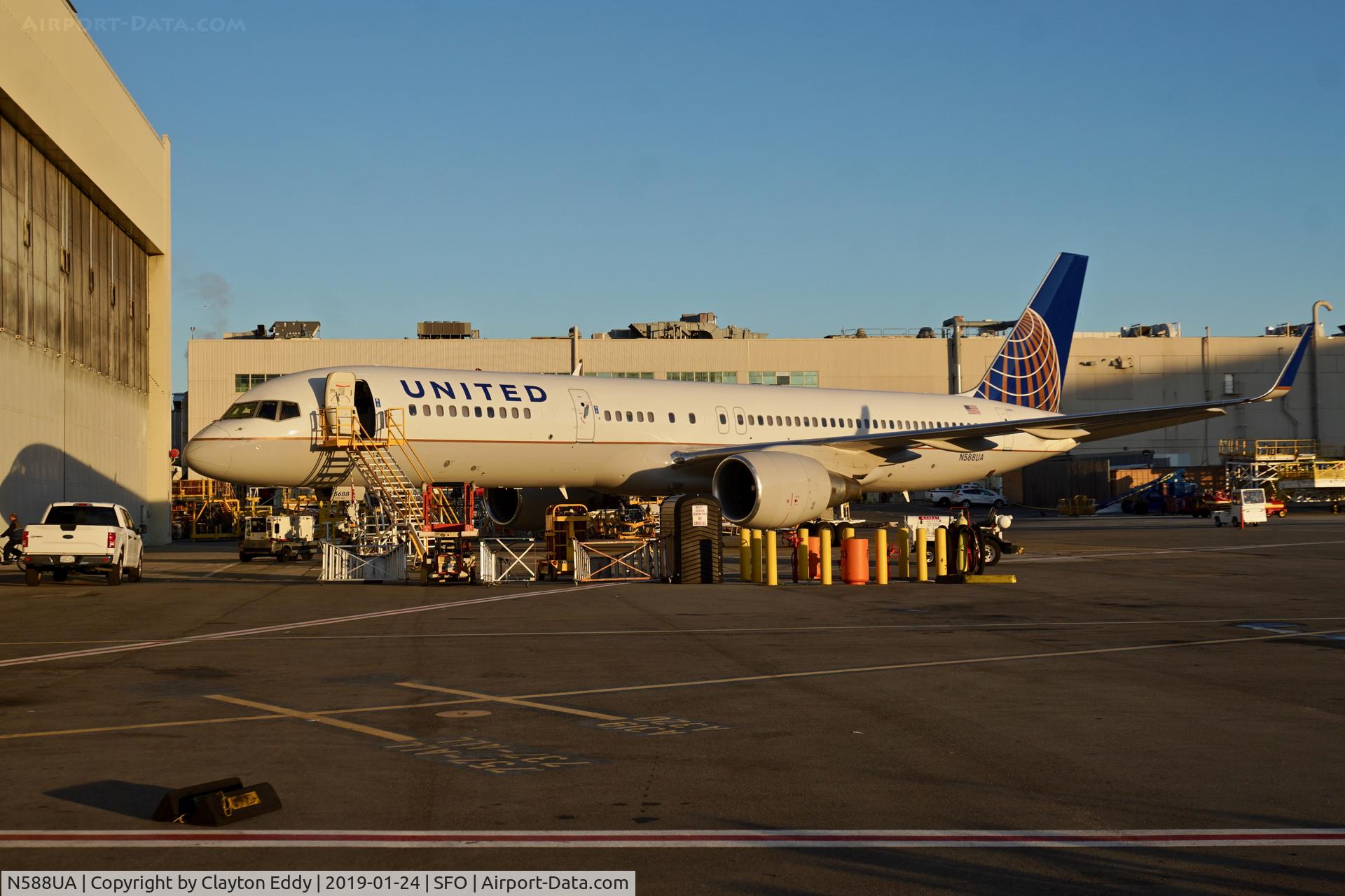 N588UA, 1993 Boeing 757-222 C/N 26717, SFO 2019.