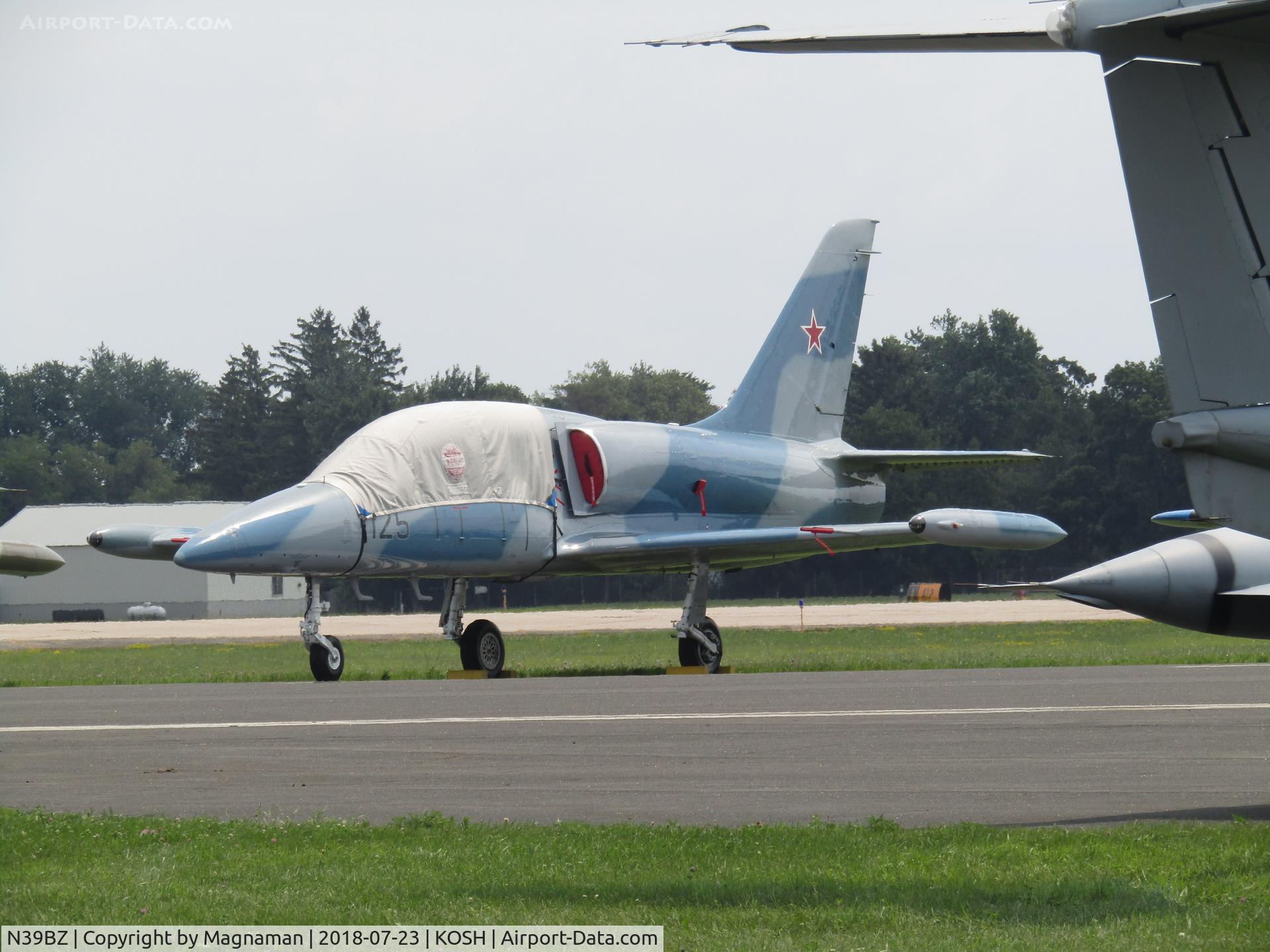 N39BZ, 1984 Aero L-39 Albatros C/N 432925, one of many at EAA 18