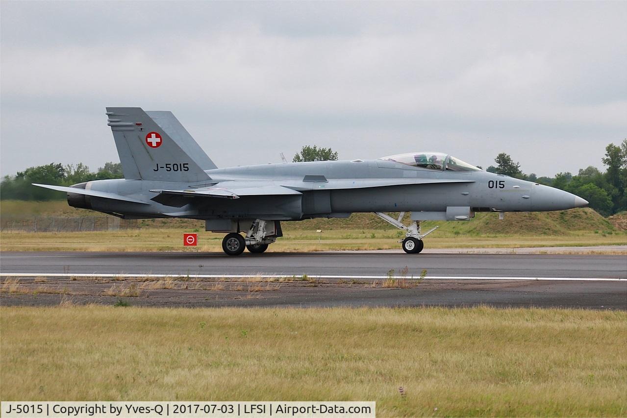 J-5015, McDonnell Douglas F/A-18C Hornet C/N 1361/SFC015, Swiss Air Force McDonnell Douglas FA-18C Hornet, Taxiing rwy 29, St Dizier-Robinson Air Base 113 (LFSI)