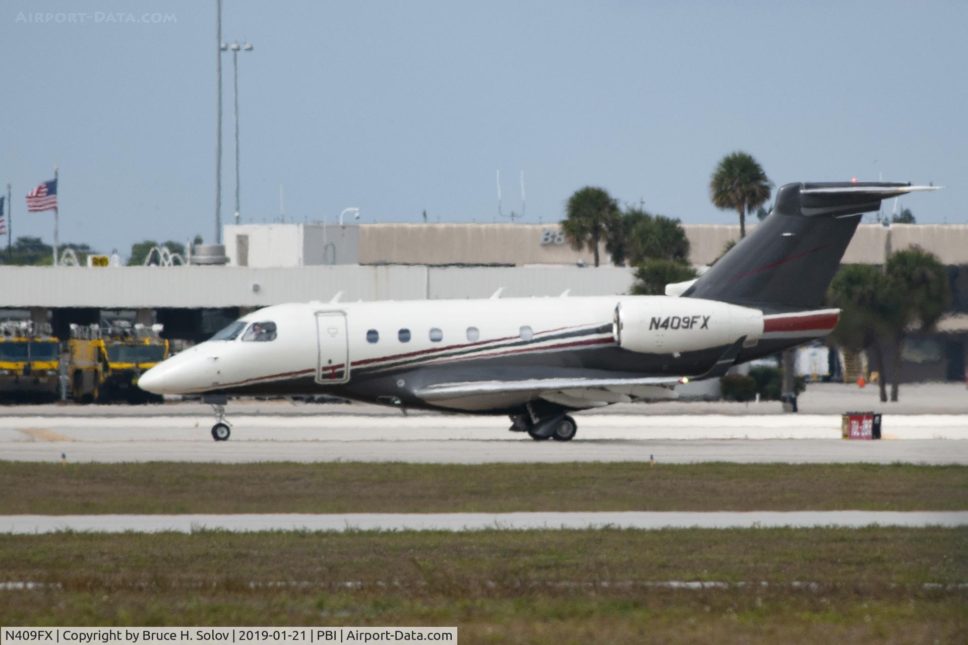 N409FX, 2016 Embraer EMB-545 Legacy 450 C/N 55010021, taxiing at PBI