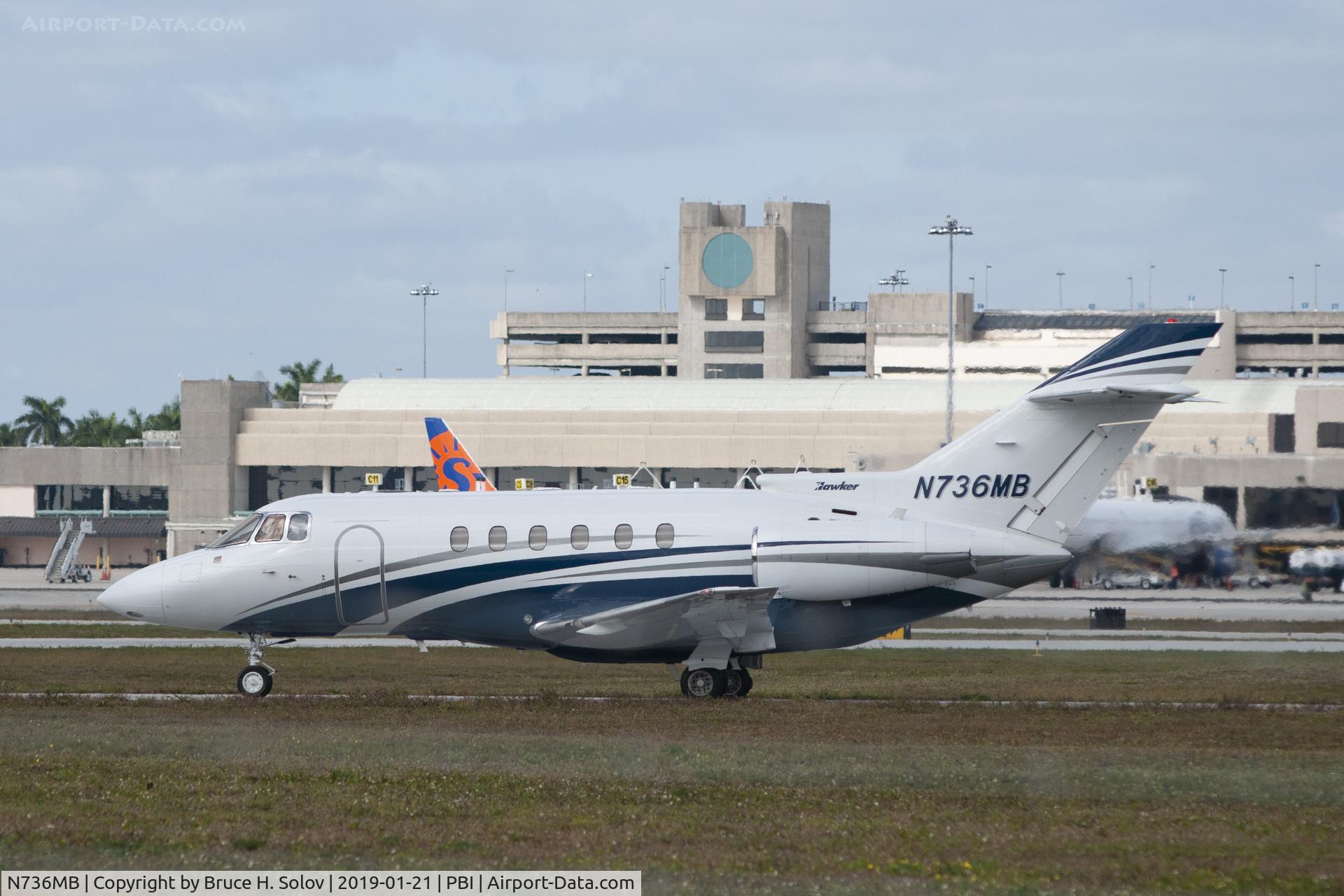 N736MB, 1998 Raytheon HAWKER 800XP C/N 258390, taxiing