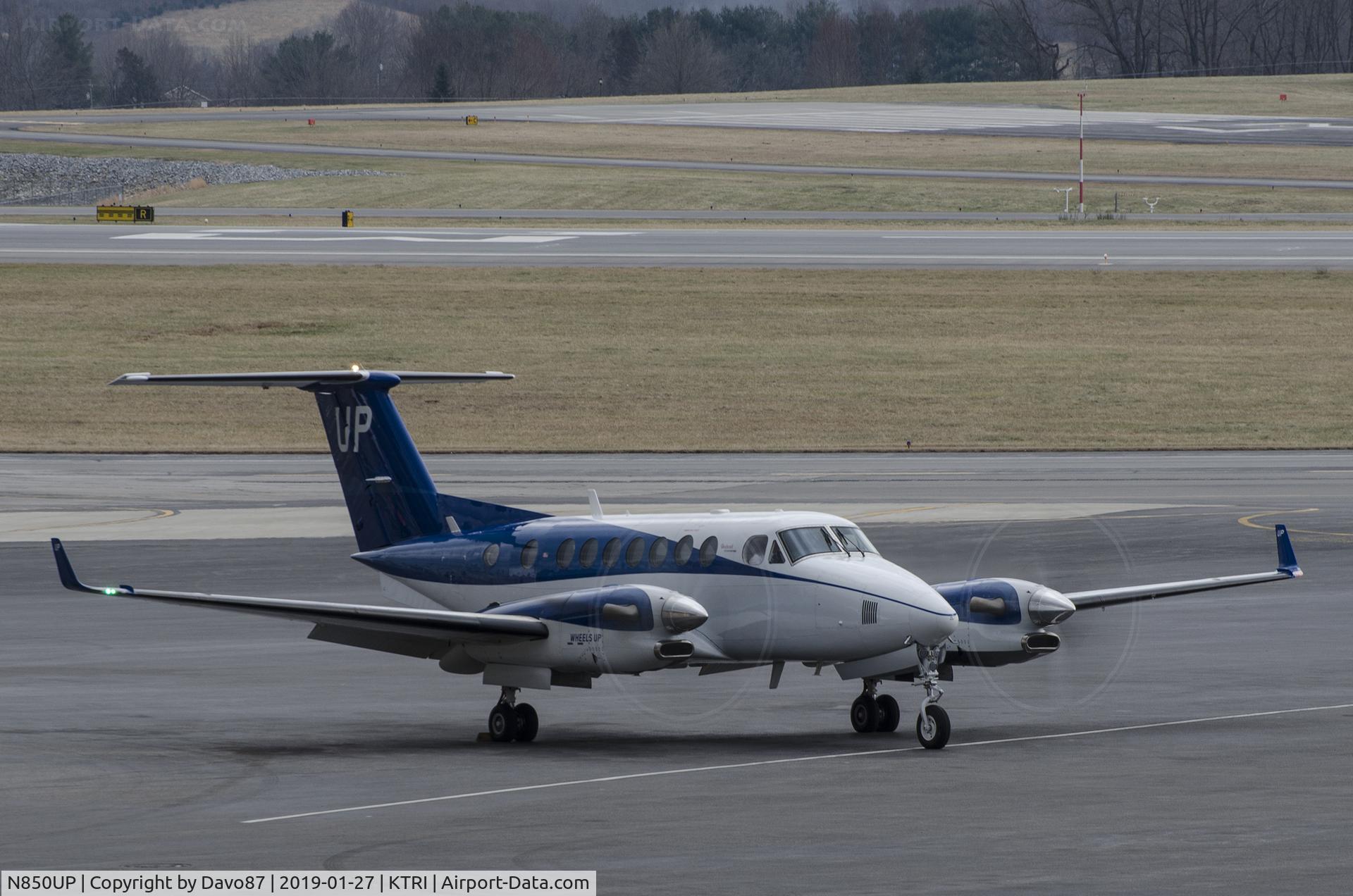 N850UP, 2015 Beechcraft B300 King Air 350i C/N FL-992, Warming up for departure from Tri-Cities Airport (KTRI) on January 27th, 2019.