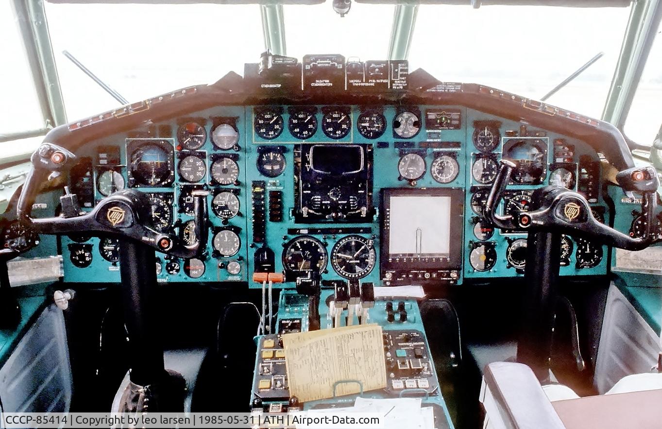 CCCP-85414, 1980 Tupolev Tu-154B-2 C/N 80A414, Athens 31.5.1985 cockpit.