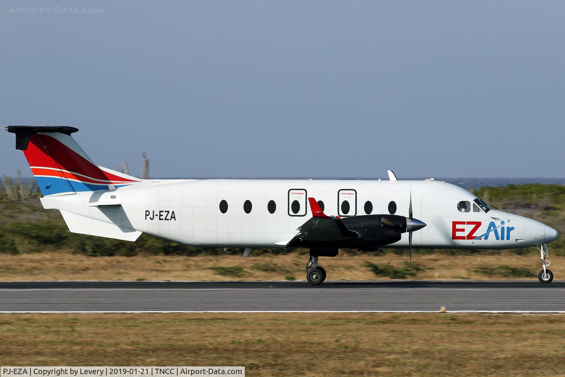 PJ-EZA, 1996 Beech 1900D C/N UE-207, Touch down!!
