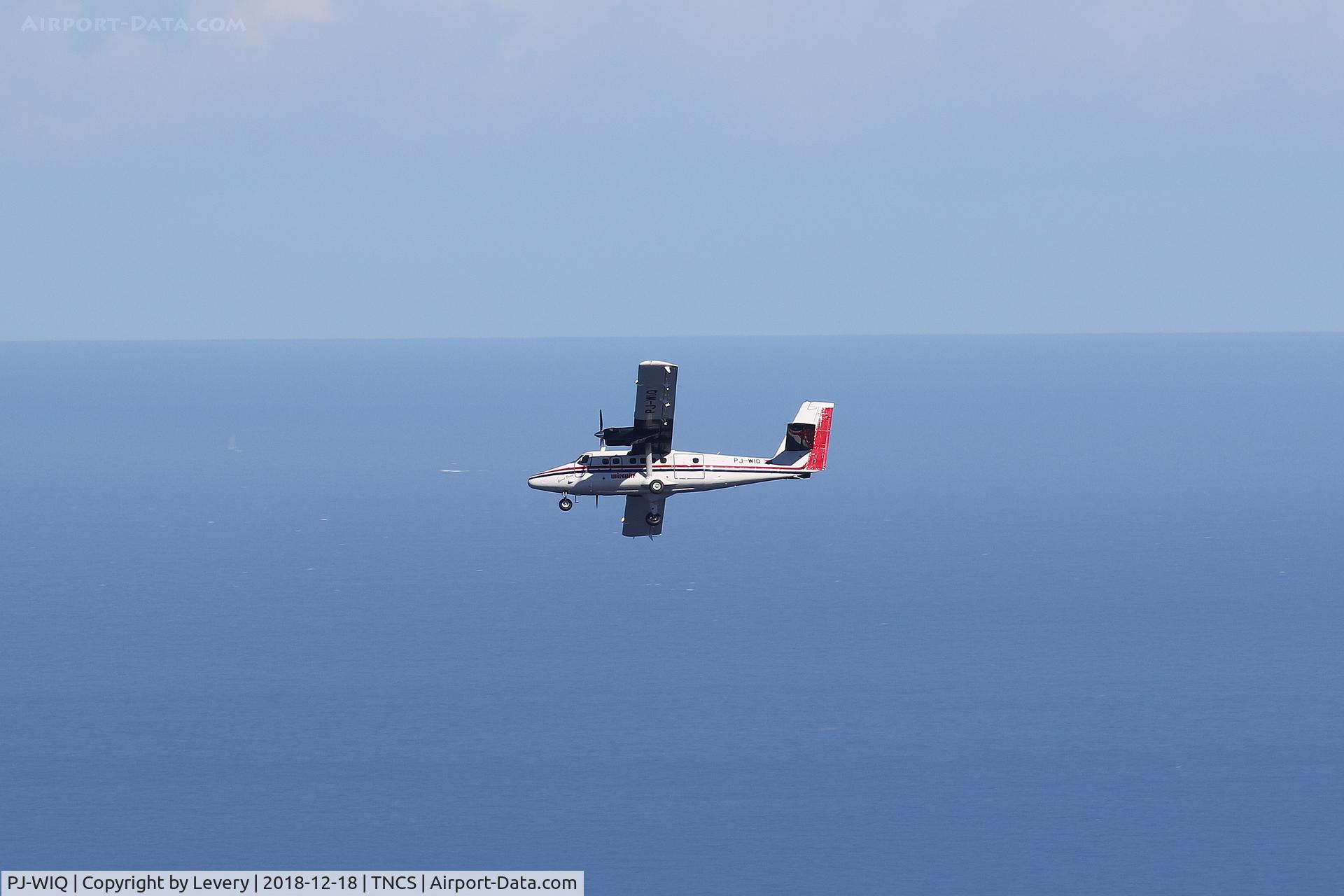 PJ-WIQ, 1976 De Havilland Canada DHC-6-300 Twin Otter C/N 518, Setting for approach to RWY12.