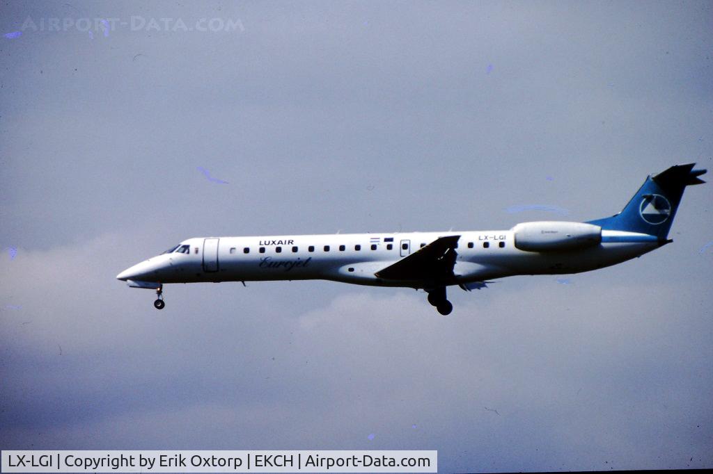 LX-LGI, 2000 Embraer EMB-145LU (ERJ-145LU) C/N 145369, LX-LGI landing rw 22L