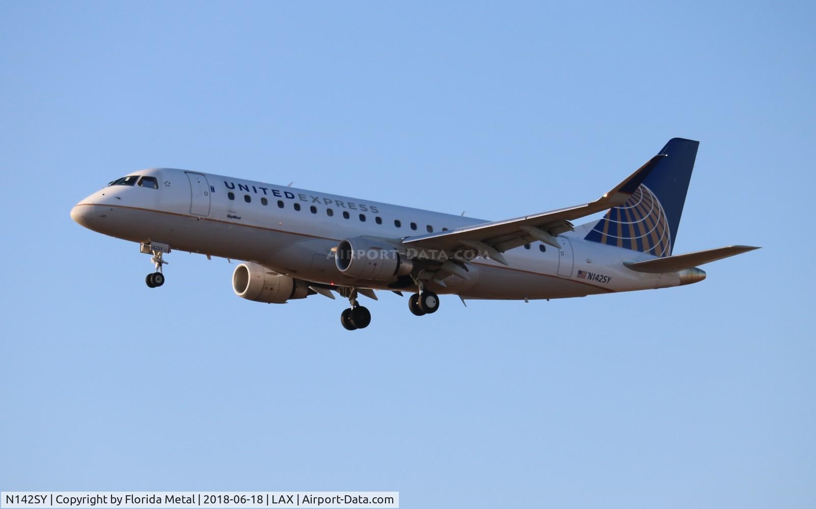N142SY, 2015 Embraer 175LR (ERJ-170-200LR) C/N 17000475, United Express