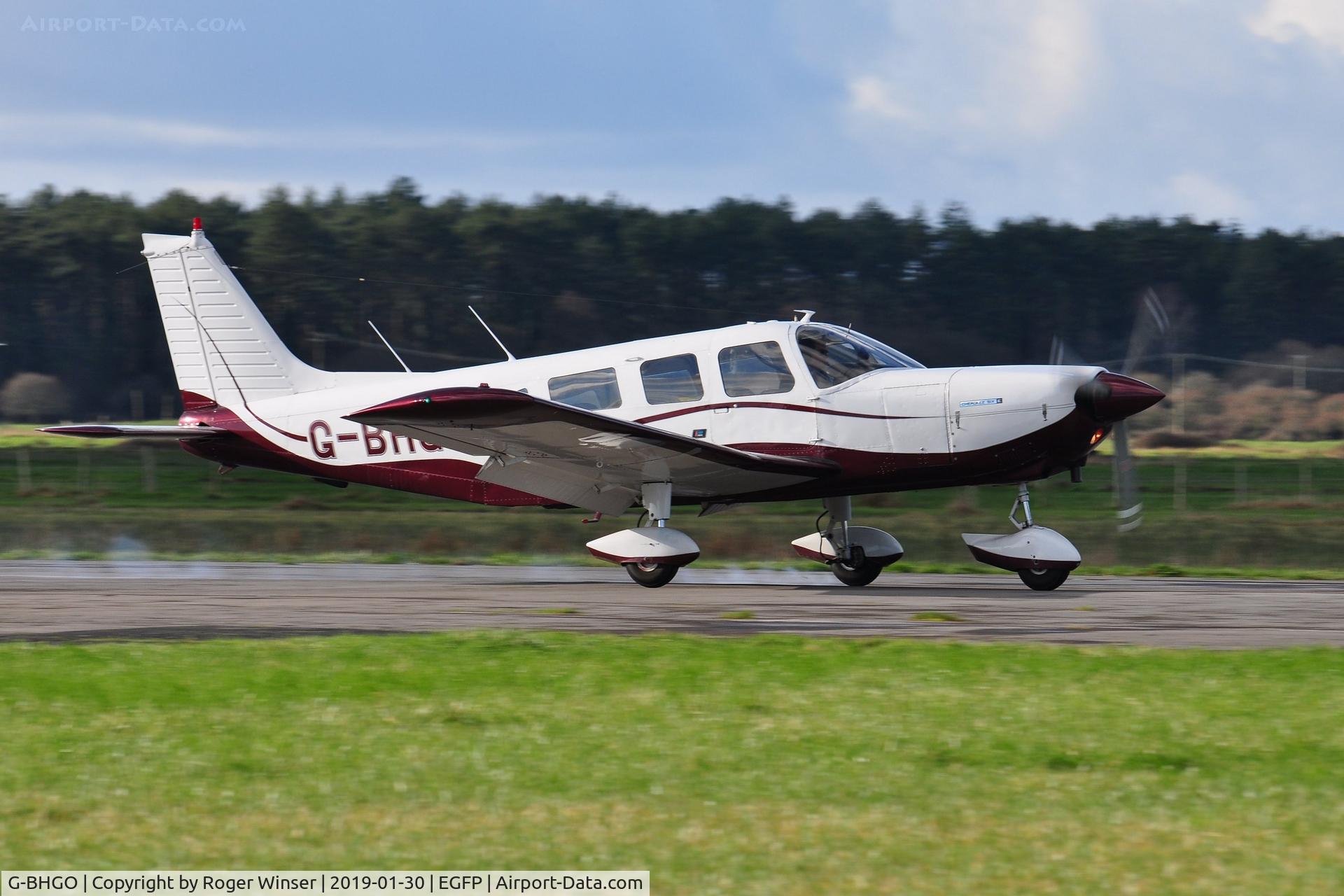 G-BHGO, 1978 Piper PA-32-260 Cherokee Six Cherokee Six C/N 32-7800007, Visiting Cherokee Six.