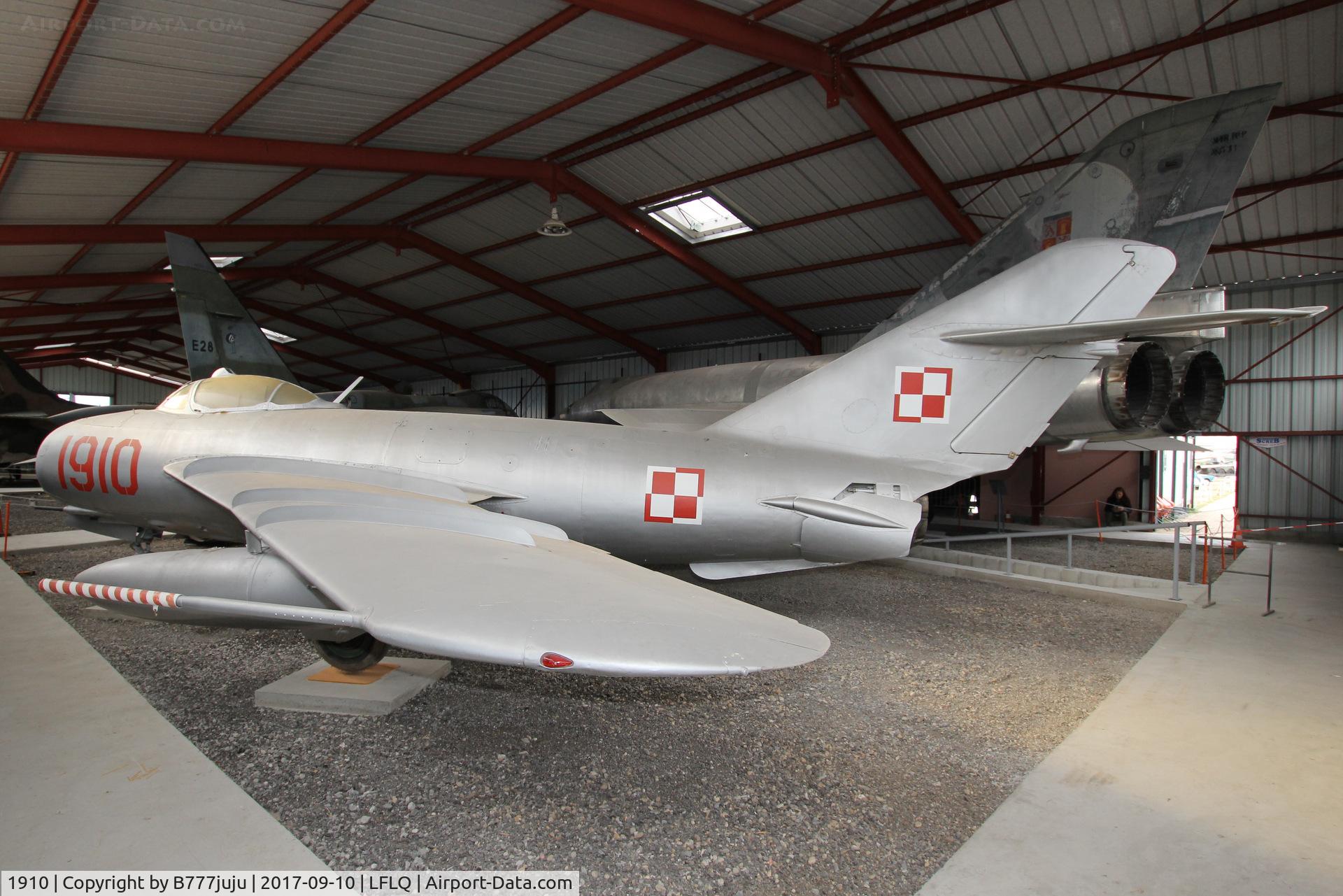 1910, PZL-Mielec Lim-5 (MiG-17F) C/N 1C1910, on display