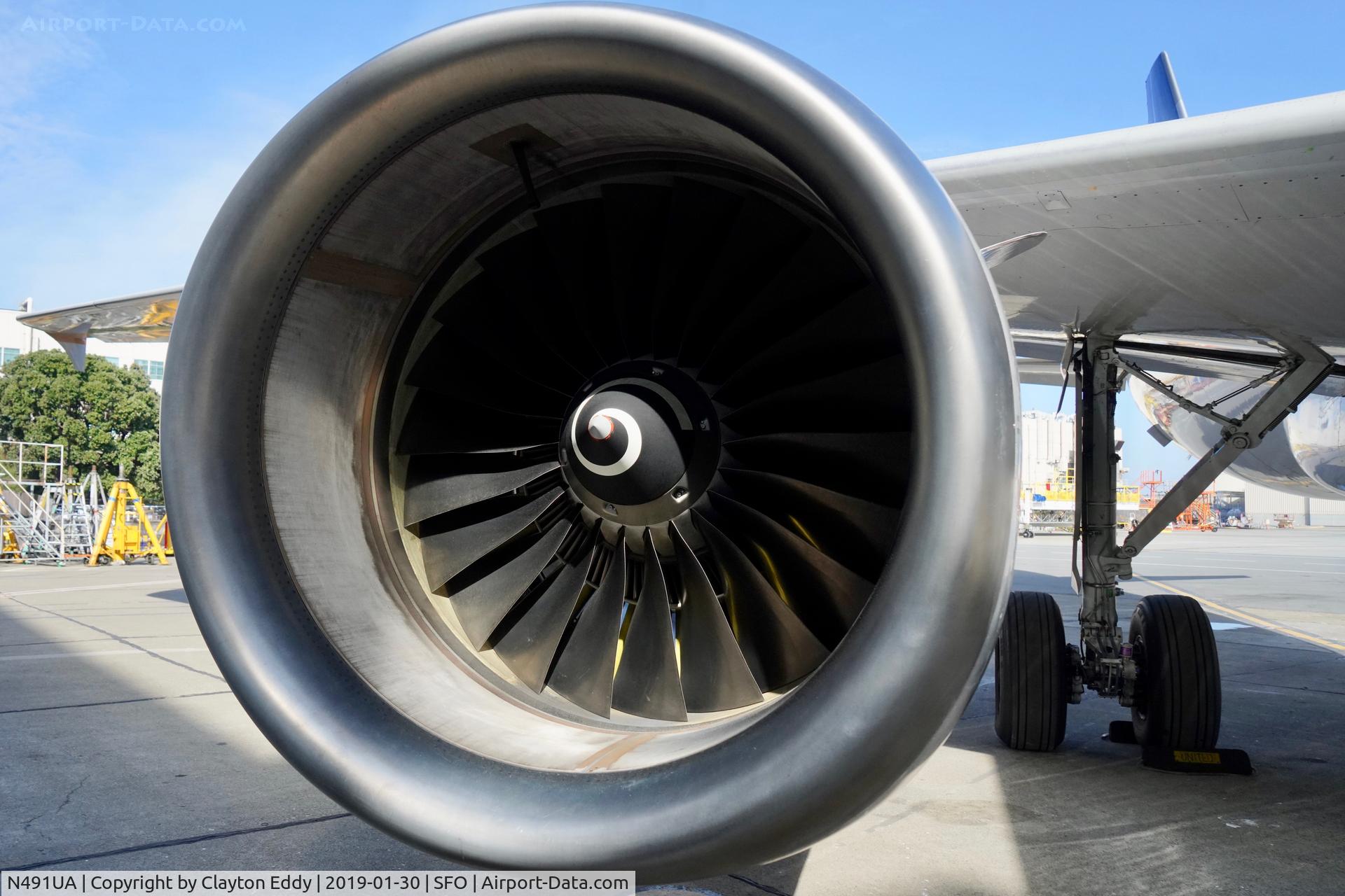 N491UA, 2002 Airbus A320-232 C/N 1741, SFO 2019.