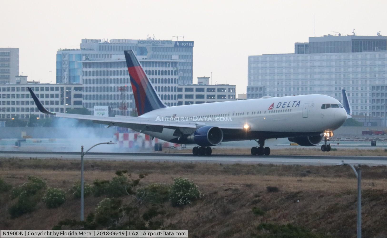 N190DN, 1997 Boeing 767-332 C/N 28447, Delta