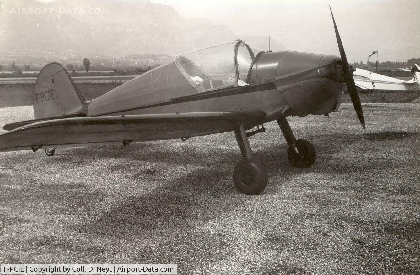 F-PCIE, 1947 Starck AS-75 C/N 19, Place & date unknown.