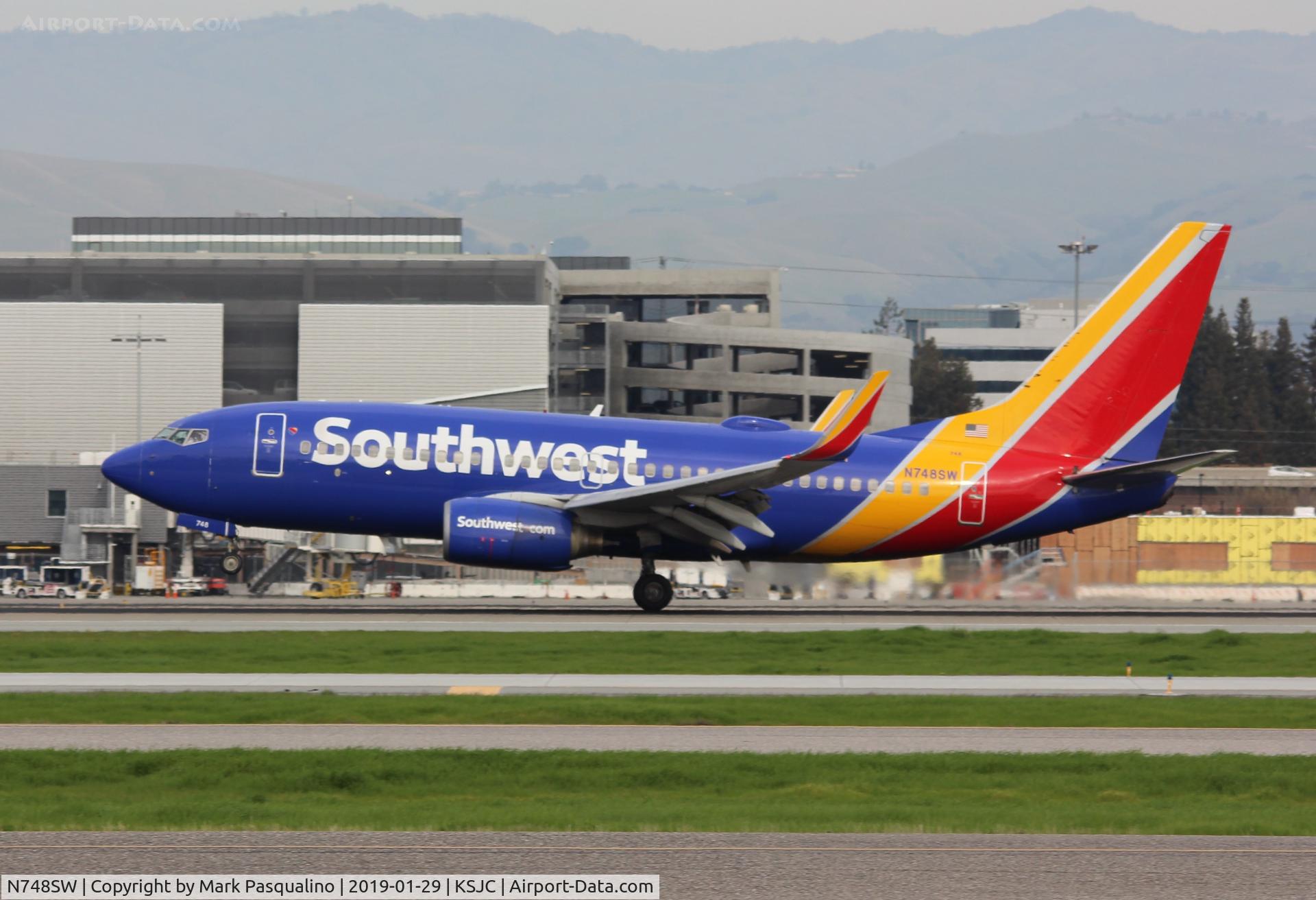 N748SW, 1999 Boeing 737-7H4 C/N 29800, Boeing 737-7H4