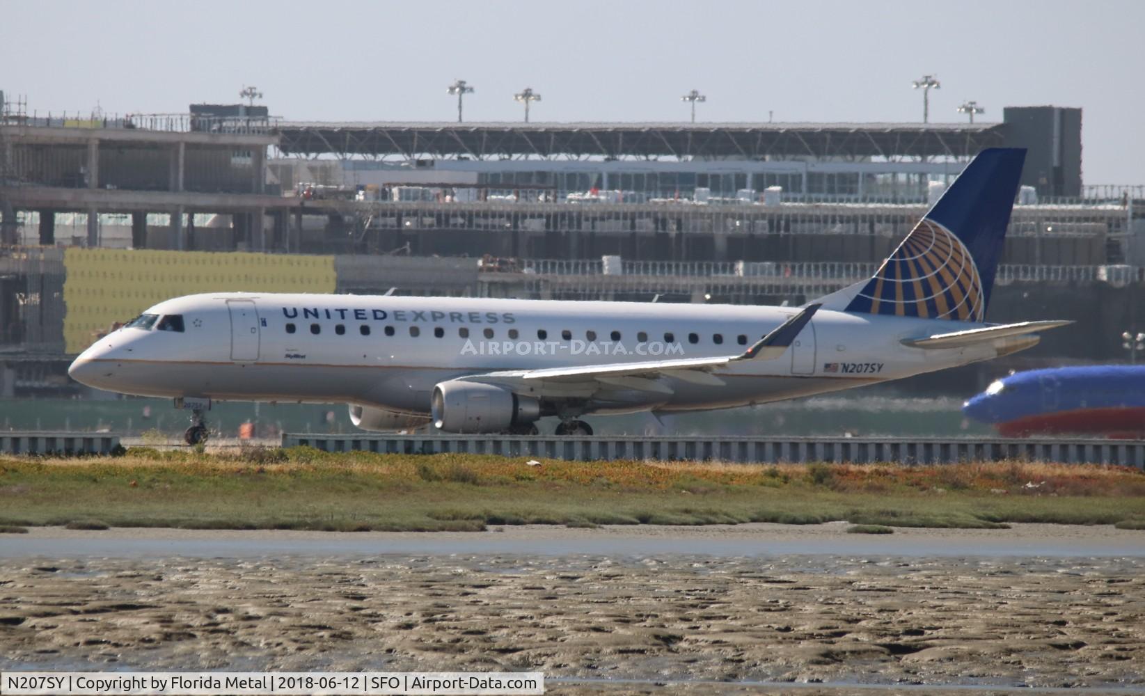 N207SY, 2017 Embraer 175LR (ERJ-170-200LR) C/N 17000643, United Express
