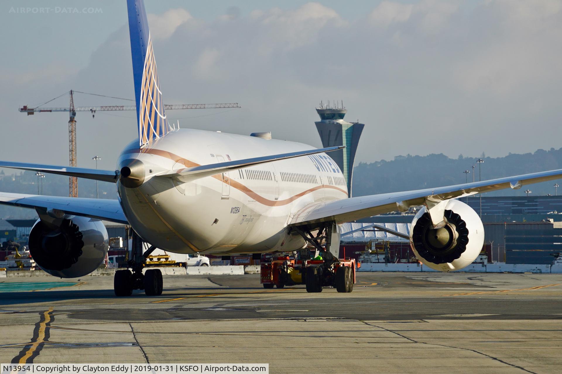 N13954, 2015 Boeing 787-9 Dreamliner C/N 36405, SFO 2019.