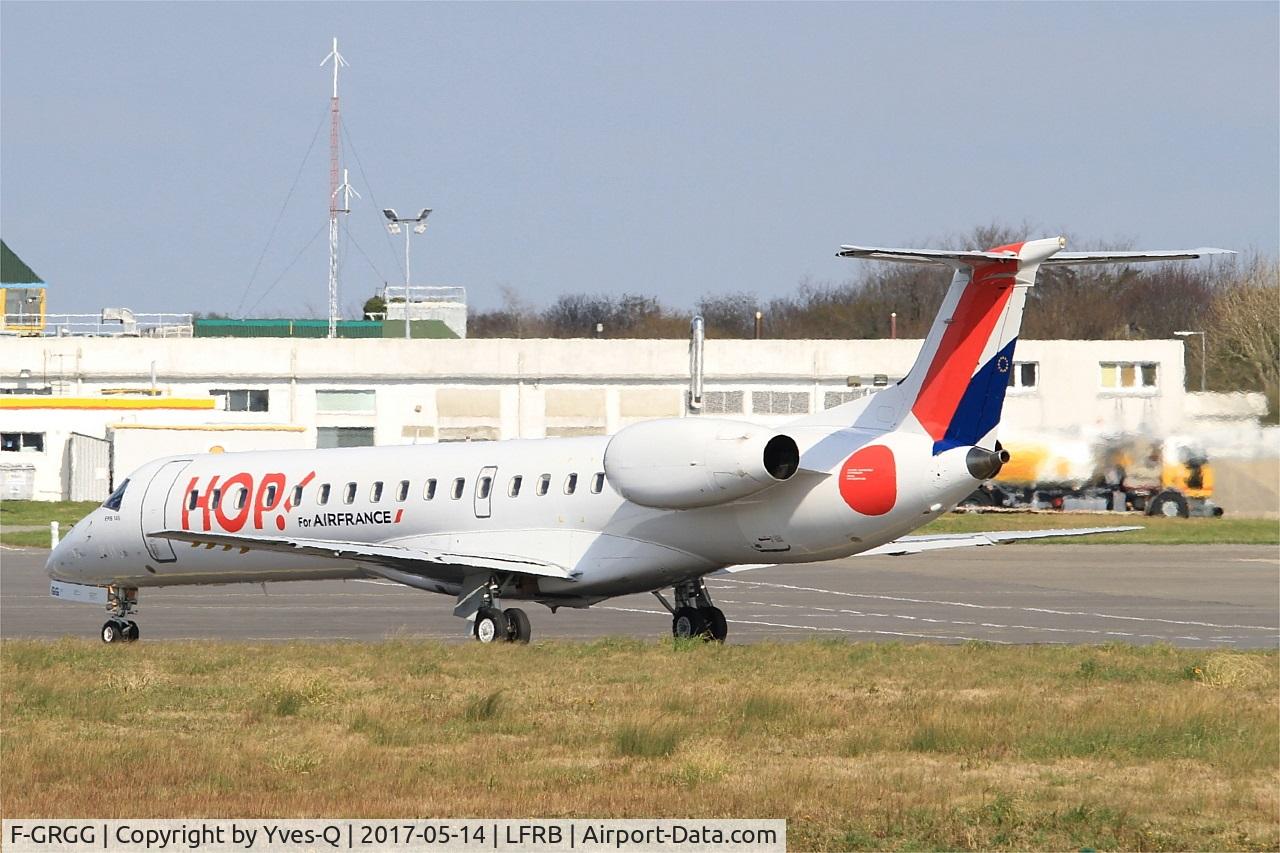 F-GRGG, 1999 Embraer ERJ-145EP (EMB-145EP) C/N 145118, Bombardier CRJ-1000, Taxiing to holding point Charlie, Brest-Bretagne airport (LFRB-BES)