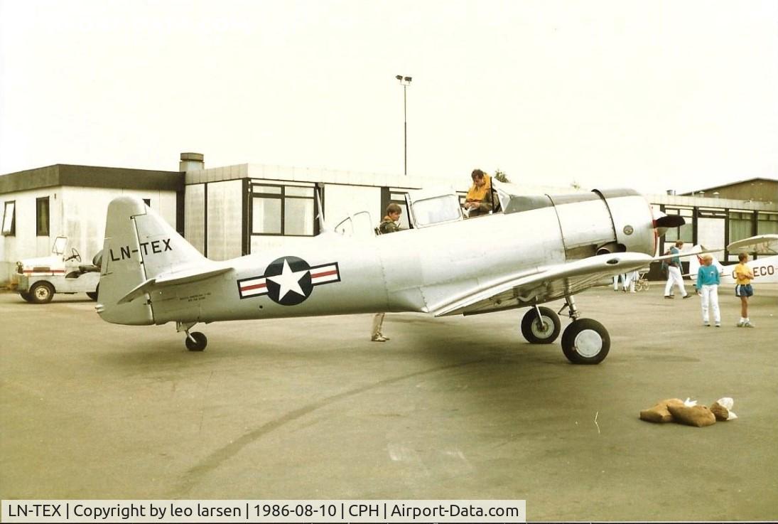 LN-TEX, 1944 Noorduyn AT-16 Harvard IIB C/N 14A-2268, Copenhagen 10.8.1986