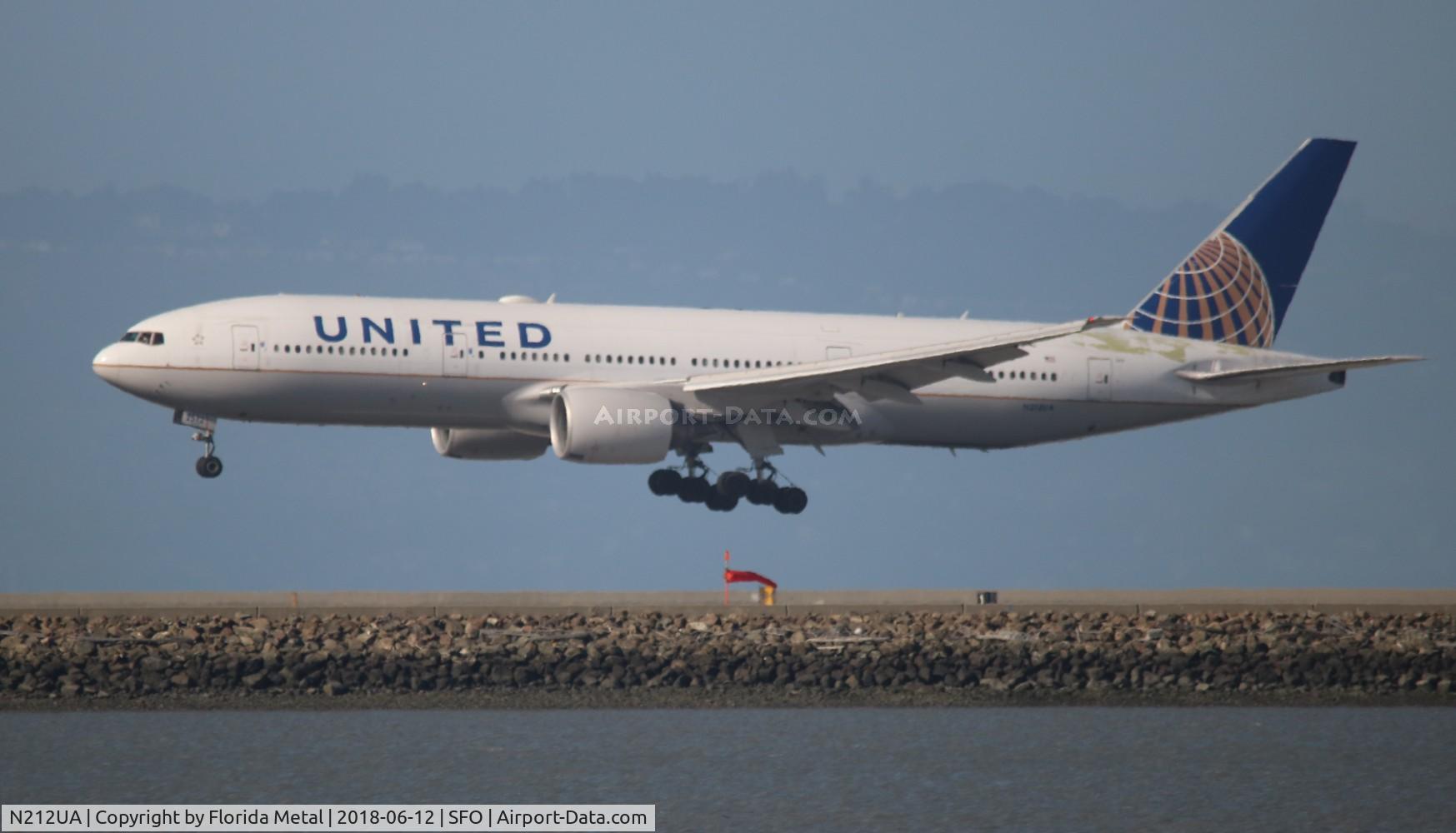 N212UA, 2000 Boeing 777-222 C/N 30218, United