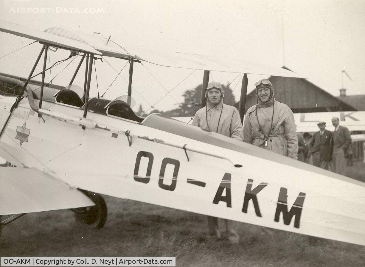 OO-AKM, De Havilland DH.60G Gipsy Moth C/N 1381, Place & date unknown.  1930's.