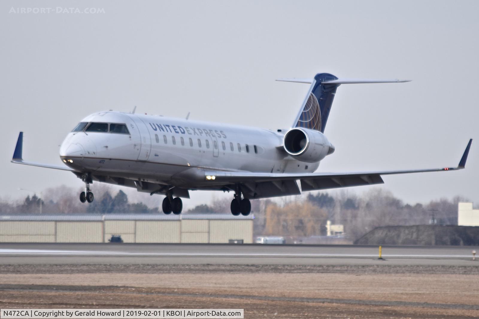 N472CA, 2002 Bombardier CRJ-200ER (CL-600-2B19) C/N 7667, Landing RWY 10L.