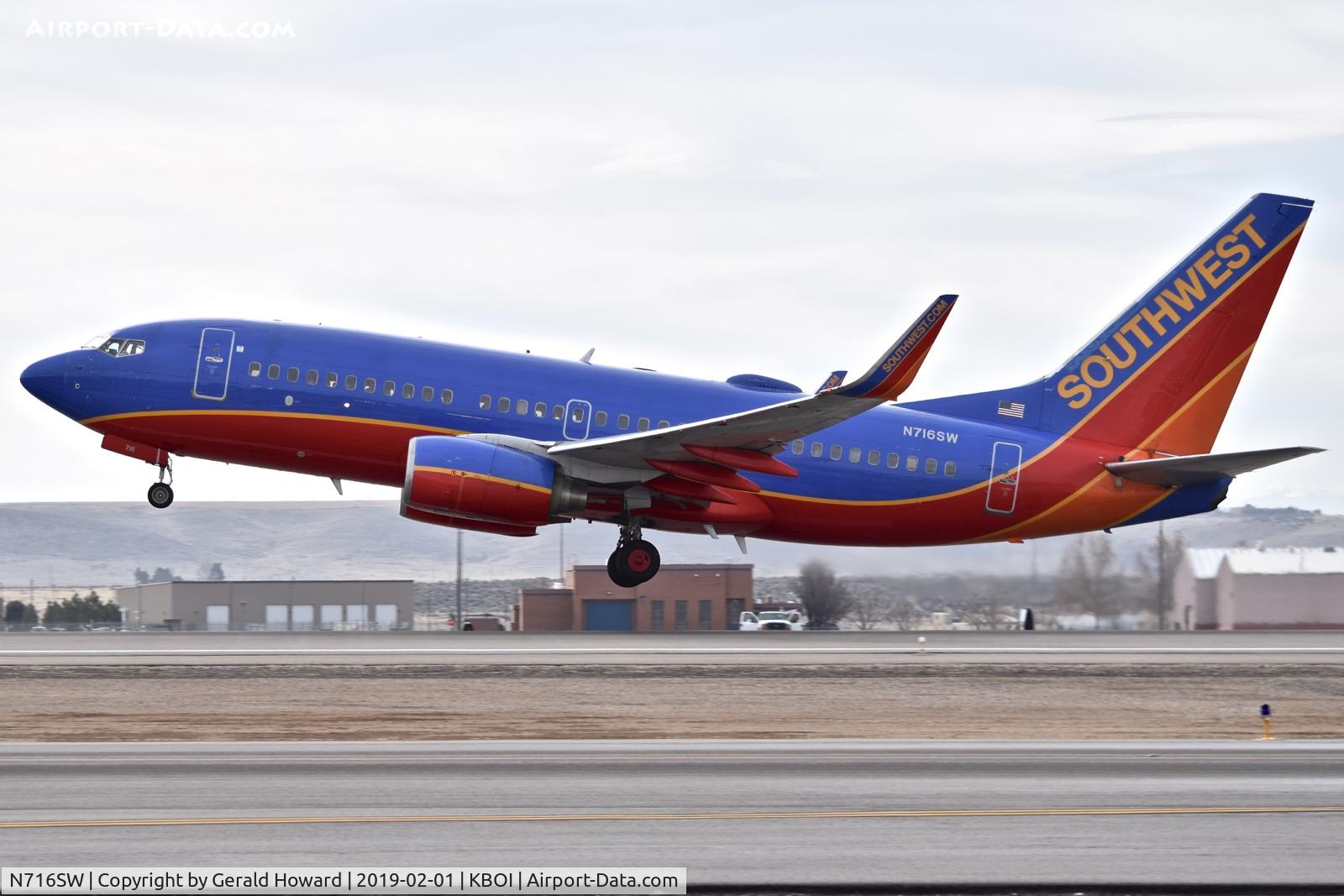 N716SW, 1998 Boeing 737-7H4 C/N 27850, Take off from RWY 10L.