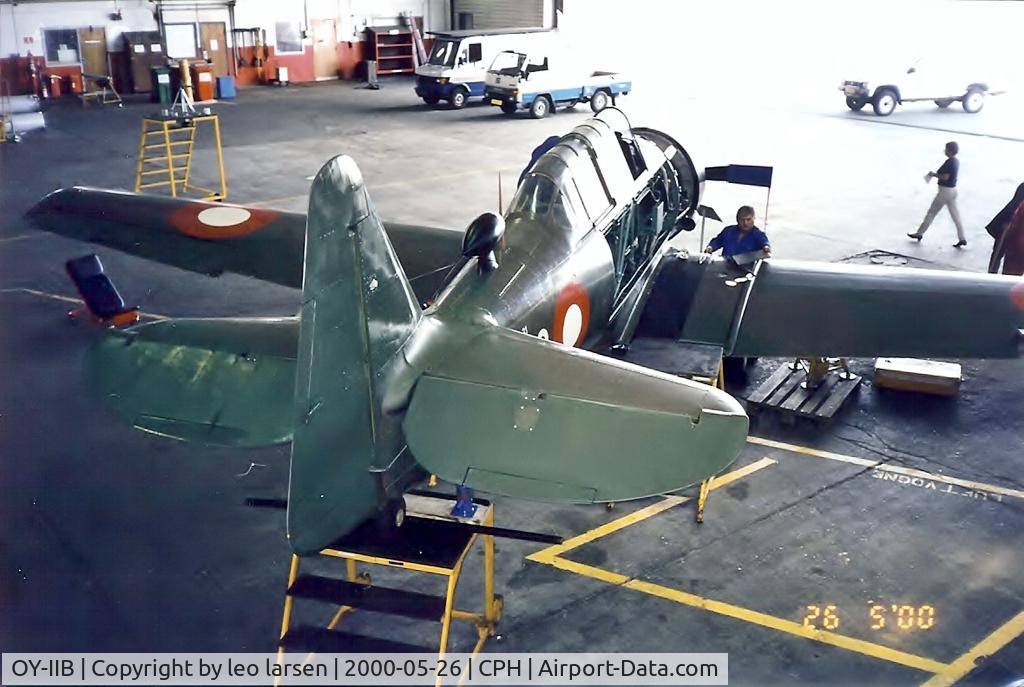 OY-IIB, 1943 Noorduyn AT-16 Harvard IIB C/N 14A-966, Copenhagen HG 144 26.5.2000