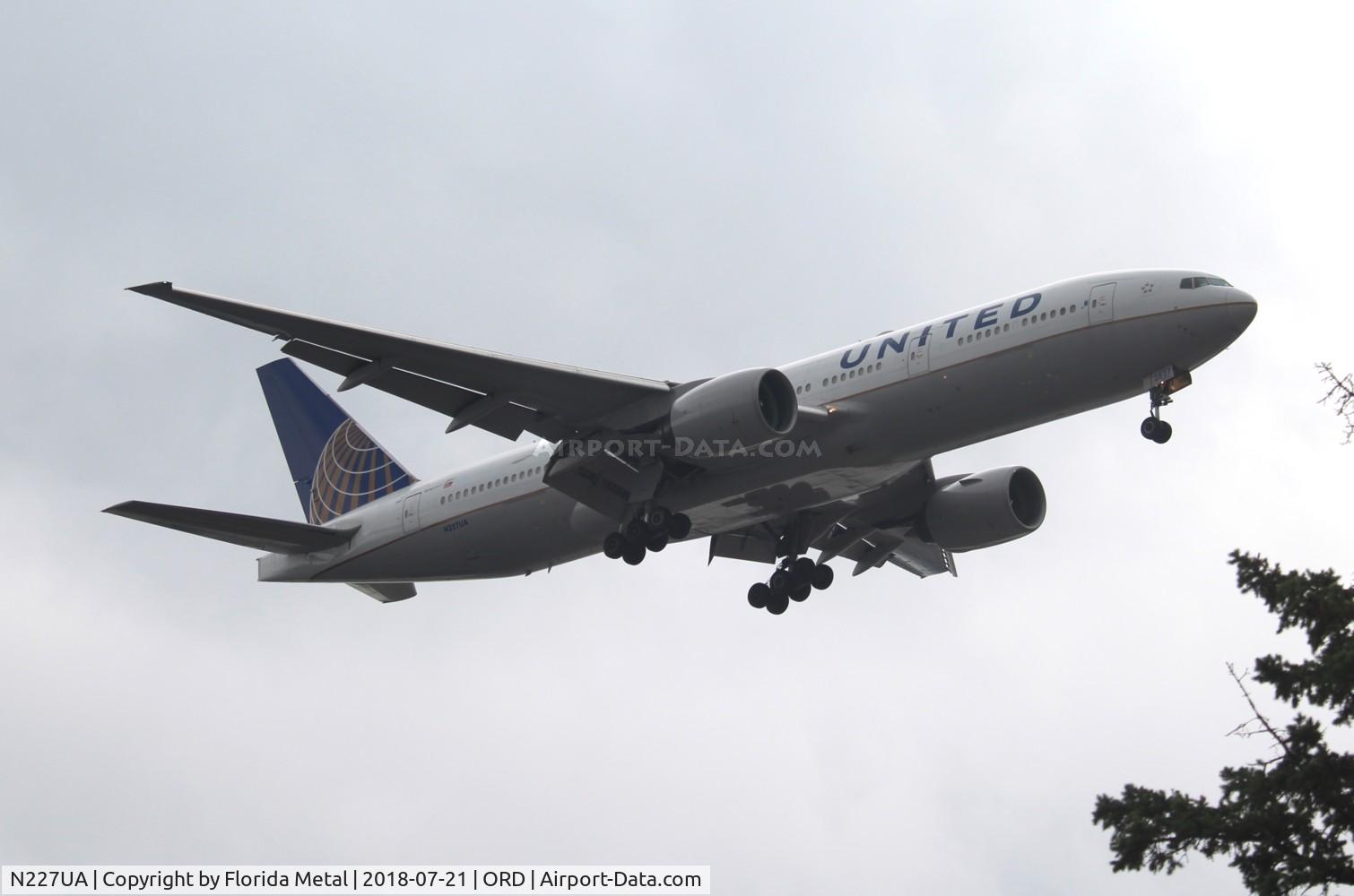 N227UA, 2002 Boeing 777-222 C/N 30555, United