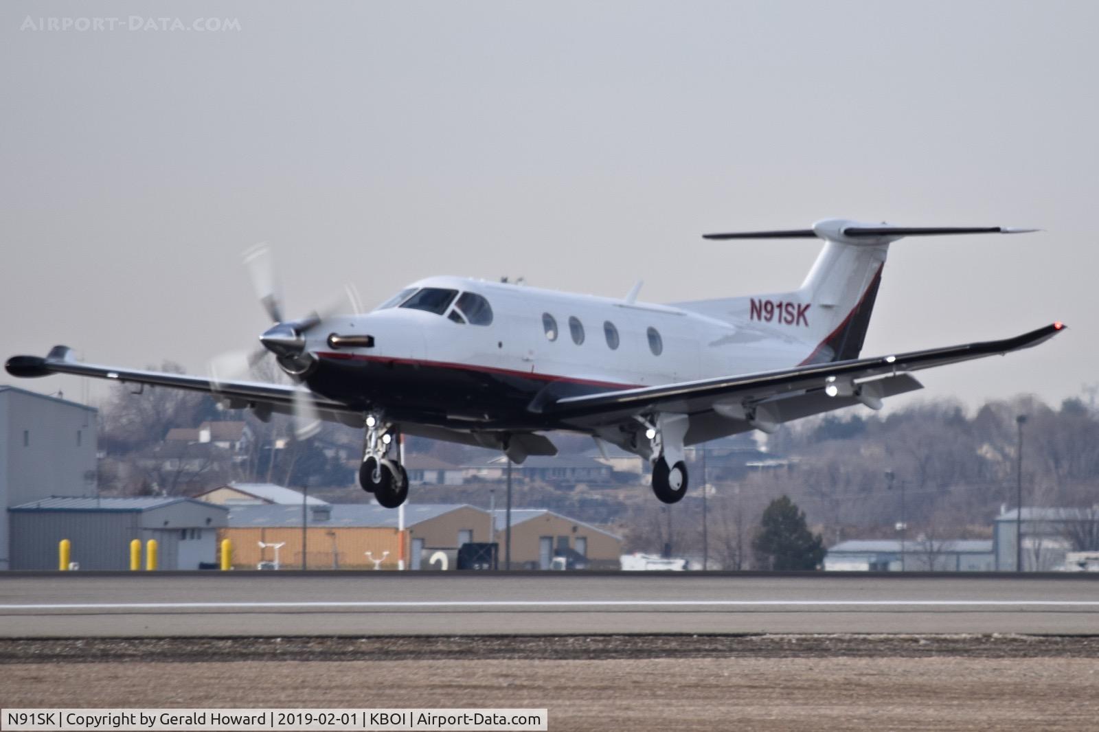 N91SK, 2014 Pilatus PC-12/47E C/N 1492, Landing RWY 10L.