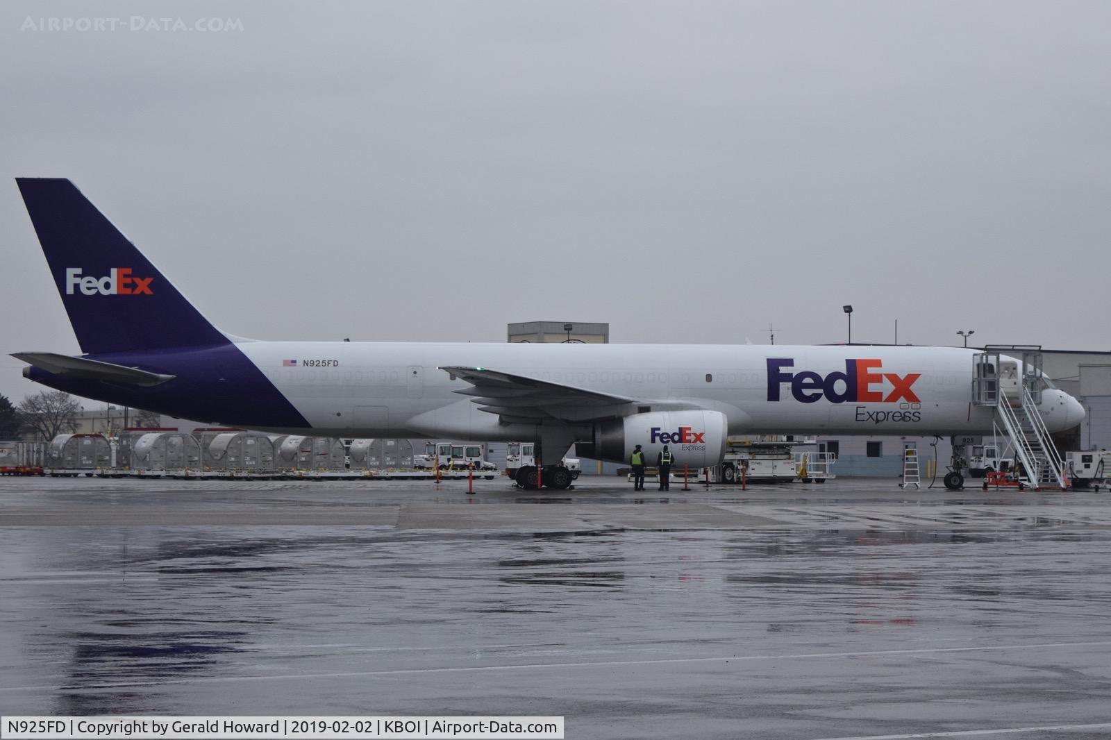 N925FD, 1994 Boeing 757-204 C/N 27238, Parked on the Fed Ex ramp.