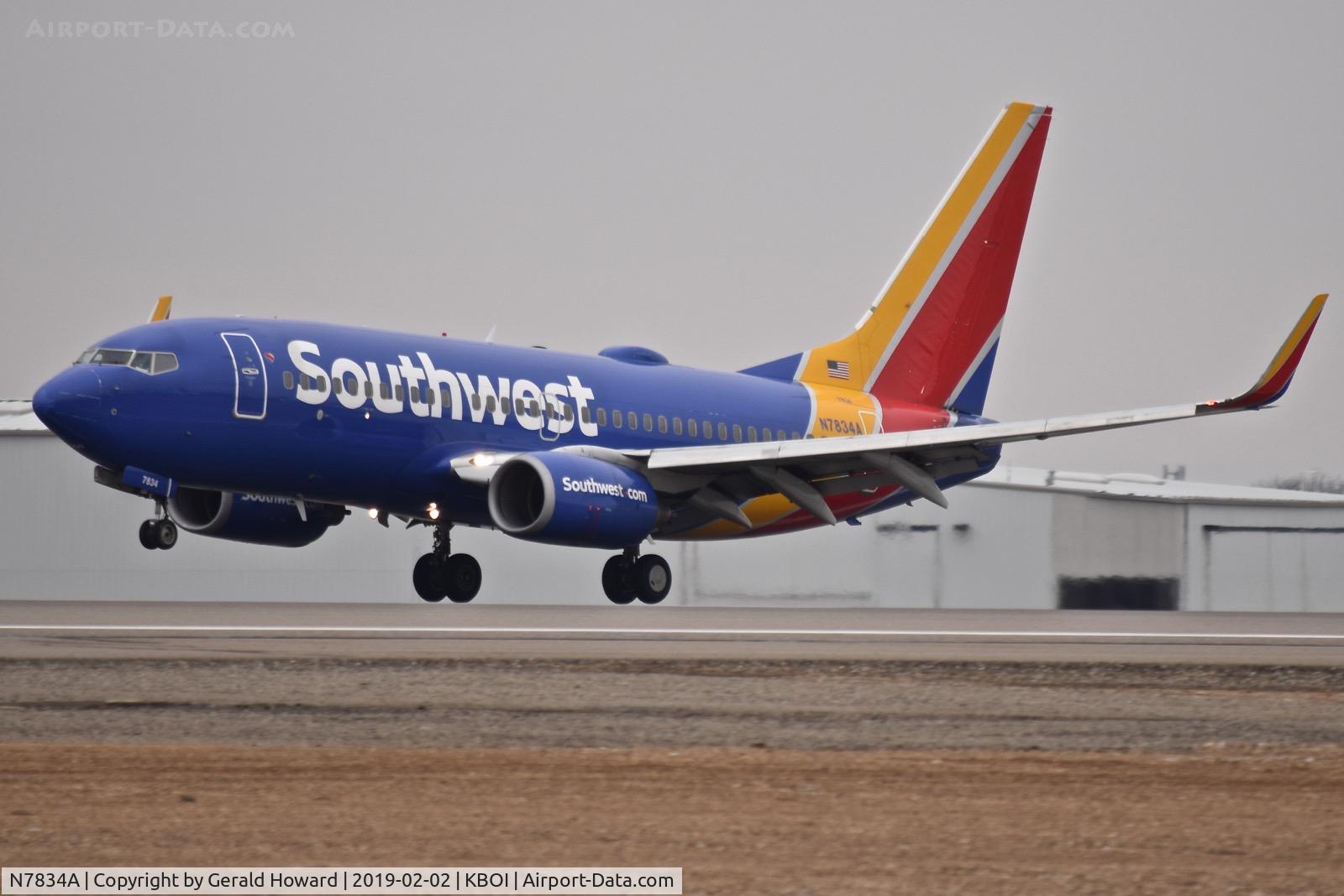 N7834A, 2004 Boeing 737-752 C/N 33789, Landing RWY 10L.