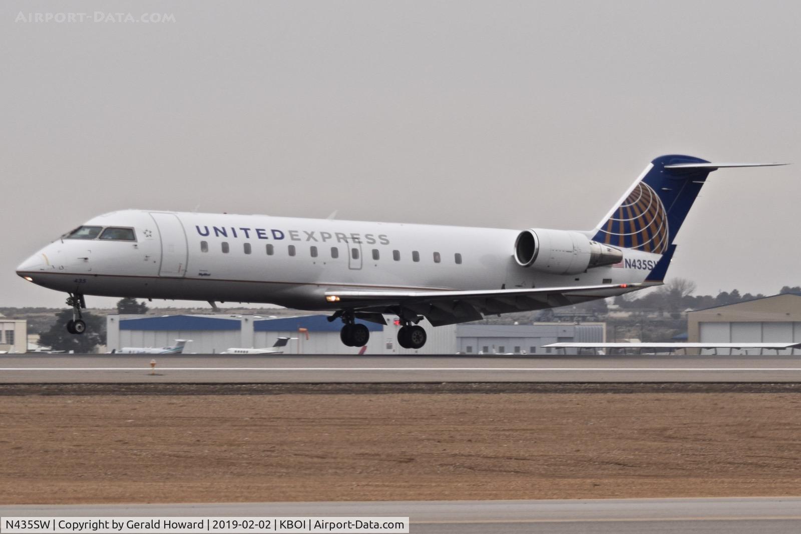 N435SW, 2001 Bombardier CRJ-200LR (CL-600-2B19) C/N 7555, Landing RWY 10L.