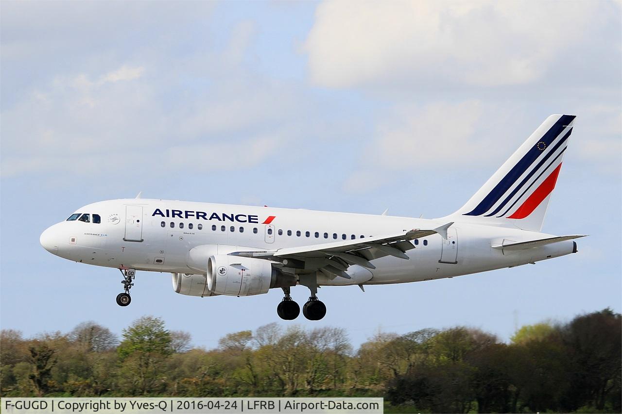 F-GUGD, 2003 Airbus A318-111 C/N 2081, Airbus A318-111, On final rwy 25L, Brest-Bretagne airport (LFRB-BES)
