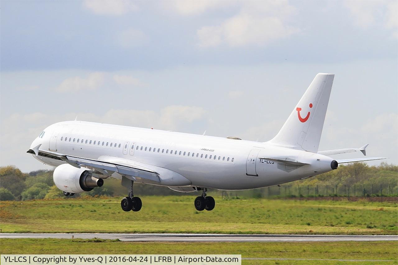 YL-LCS, 1995 Airbus A320-214 C/N 566, Airbus A320-214, Landing rwy 25L, Brest-Bretagne airport (LFRB-BES)