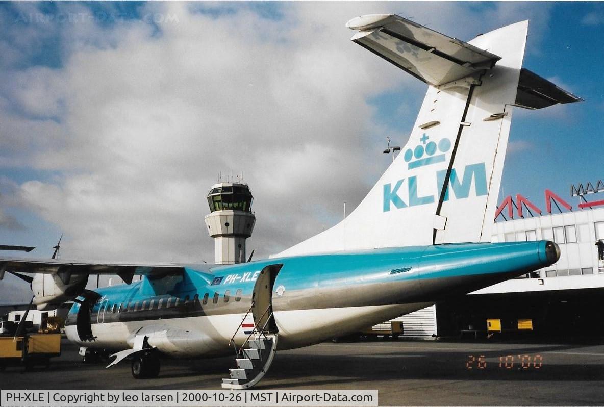 PH-XLE, 1988 ATR 42-320 C/N 090, MST MAASTRICH 26.10.2000